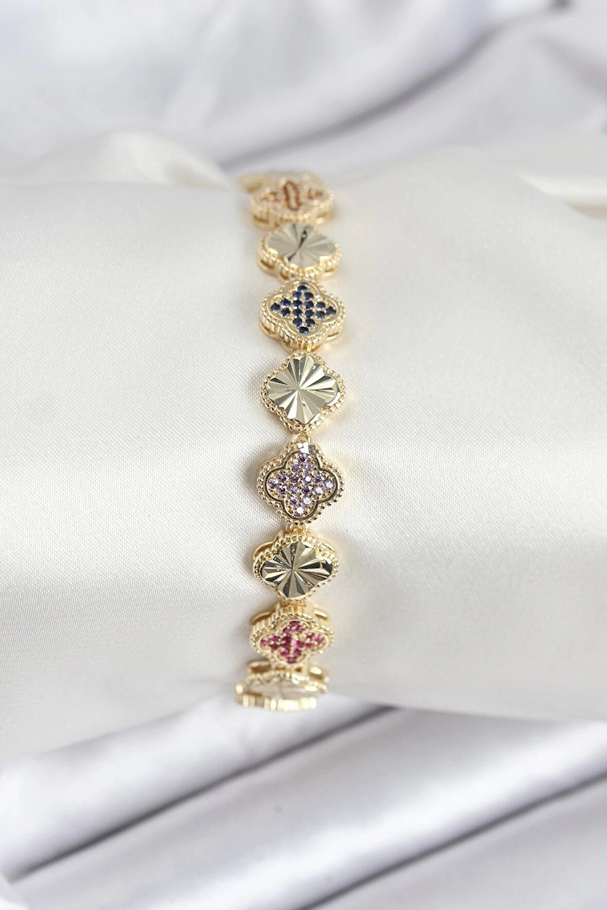 Pirinç VIP Seri Yonca Zirkon Taşlı Kadın Bileklik