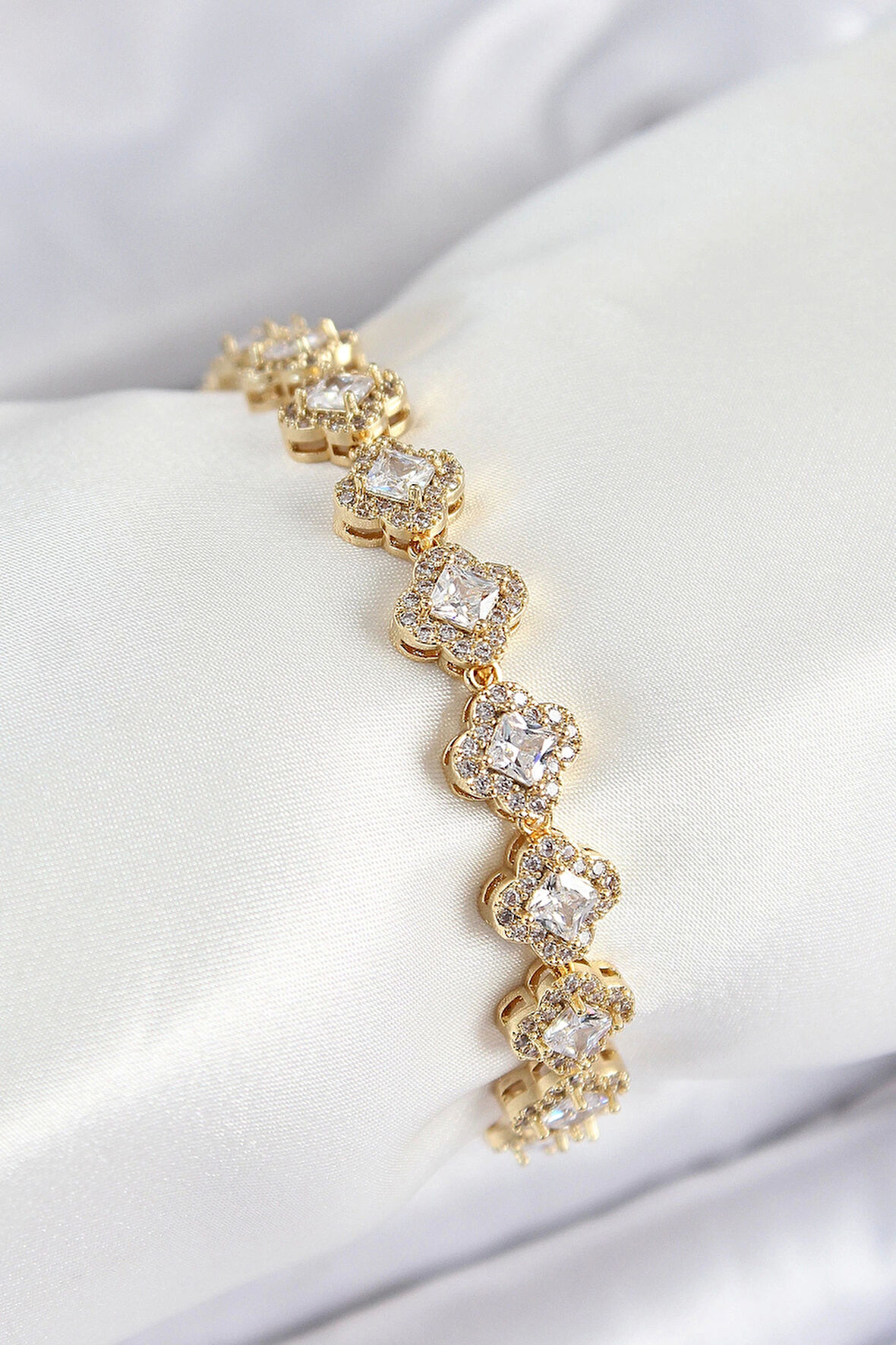 Pirinç Zirkon Taşlı Yonca Baget Model Gold Renk VIP Seri Kadın Bileklik