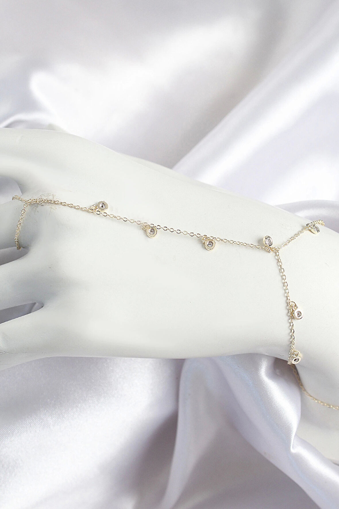 Pirinç Zirkon Taşlı Sallantılı Model Gold Renk Kadın Şahmeran