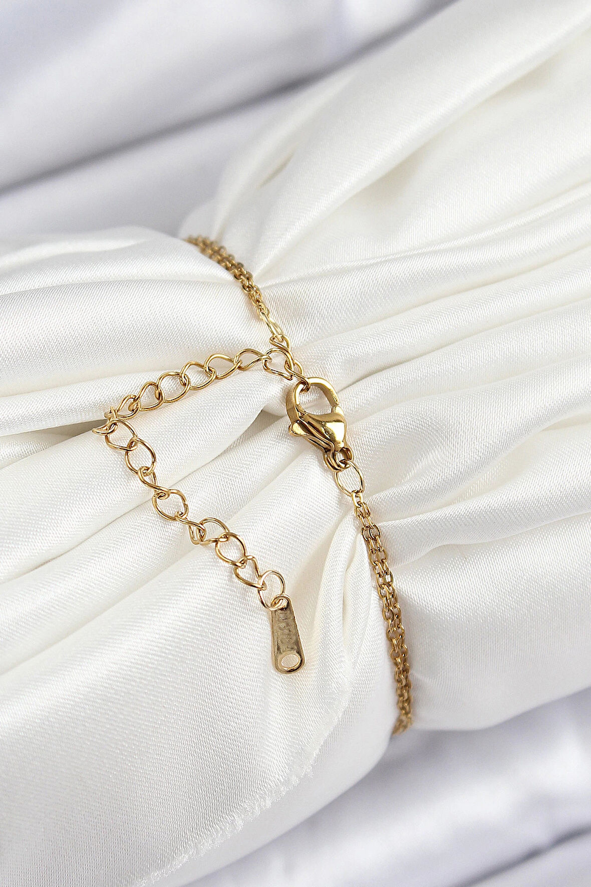 316L Çelik Zincir Pembe Mineli Sanatsal Portre İnci Detaylı Papatya Model Gold Renk Kadın Bileklik