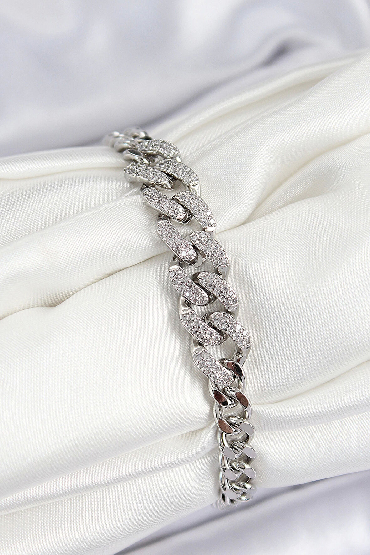 Pirinç Zirkon Taşlı Küba Zincir Model Gümüş Renk Kadın Bileklik