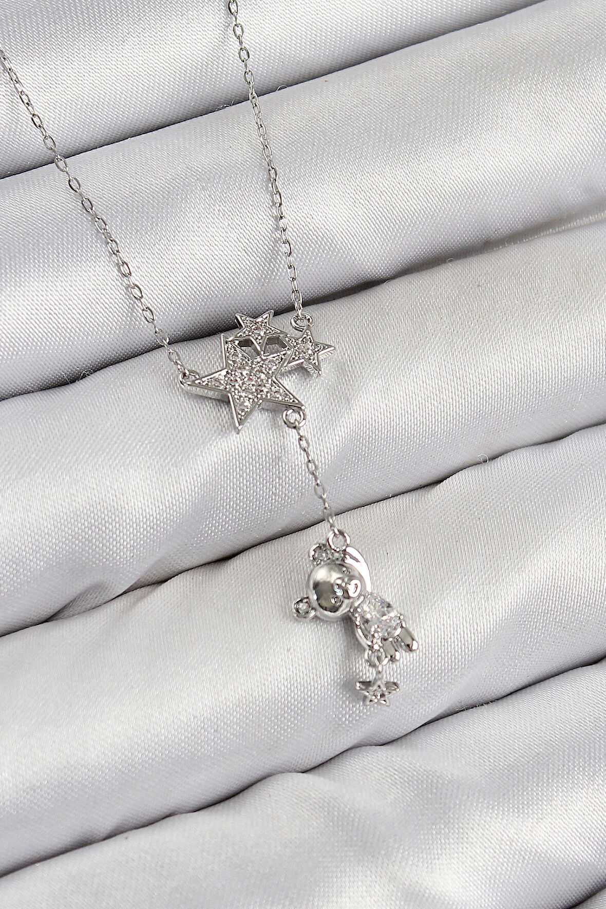 Pirinç Zirkon Taşlı Sallantılı Ayıcıklı Yıldız Model Gümüş Renk Kadın Kolye