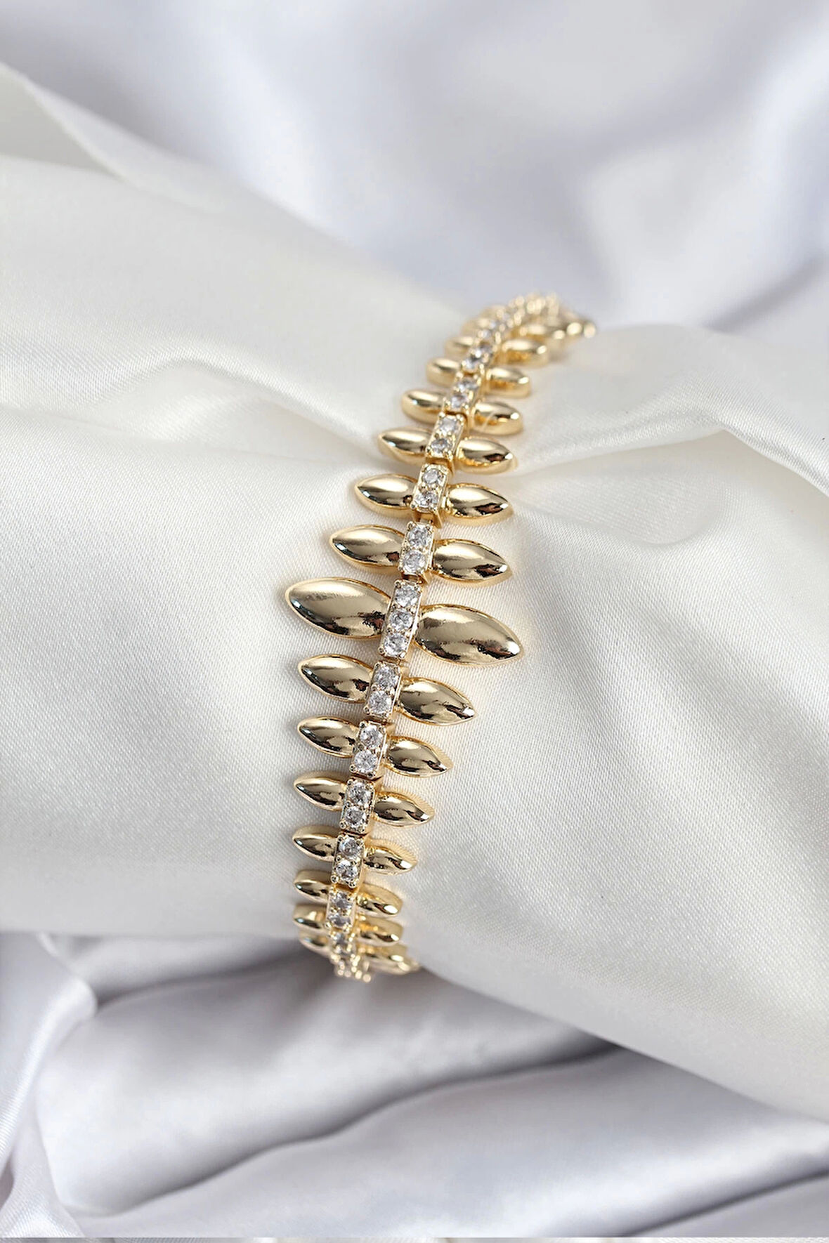 Pirinç VIP Seri Gold Renk Sıralı Damla Model Kadın Bileklik