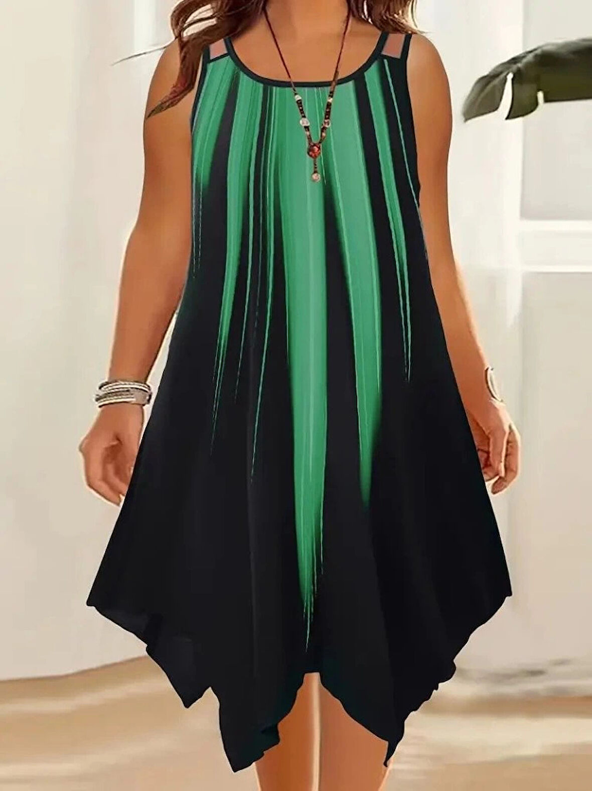 Kadın Askılı Yuvarlak Yaka Asimetrik Detaylı Desenli Süprem Elbise