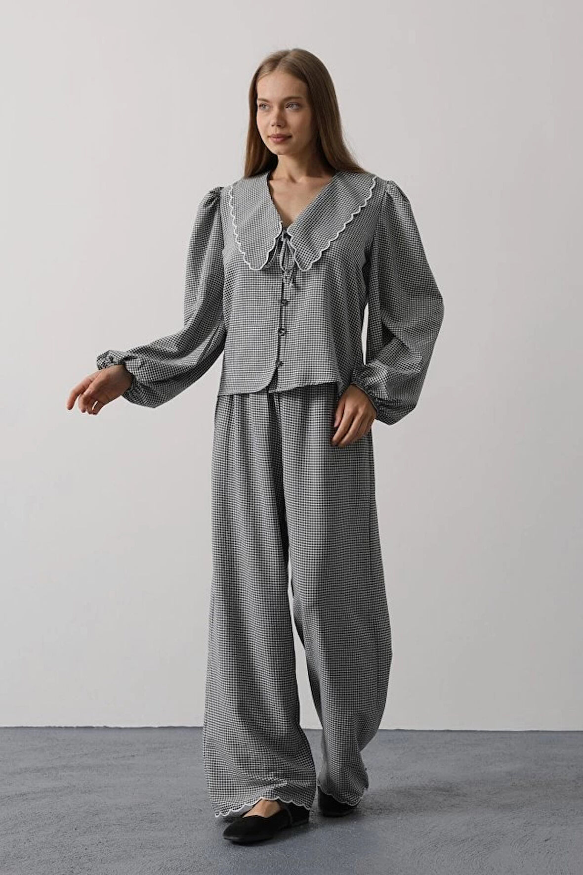 İşlemeli Bebe Yakalı Pantolon Takım - Siyah