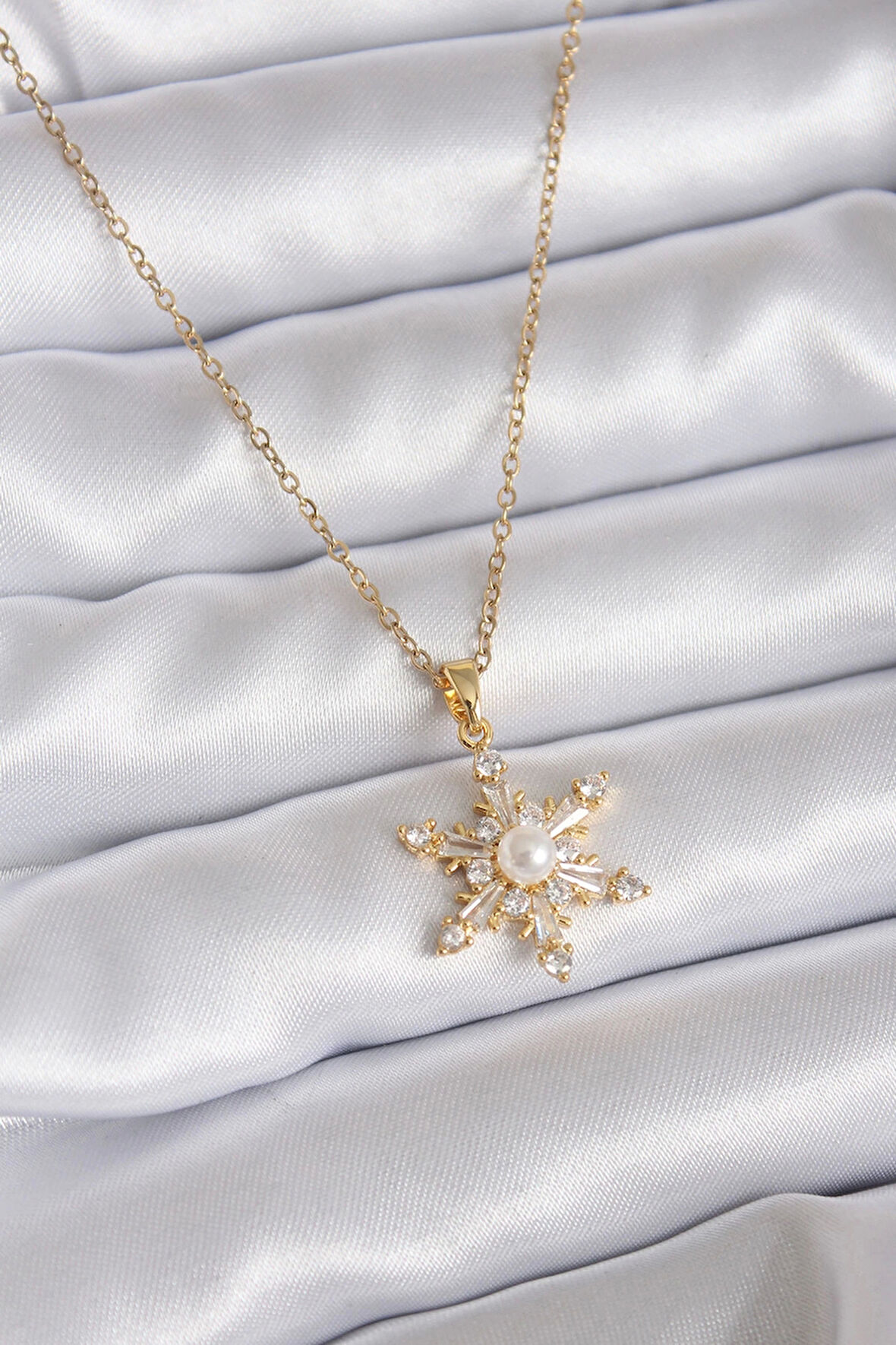 316L Çelik Zincir Gold Renk Zirkon Taşlı Kutup Yıldızı Model İnci Detay Kadın Kolye