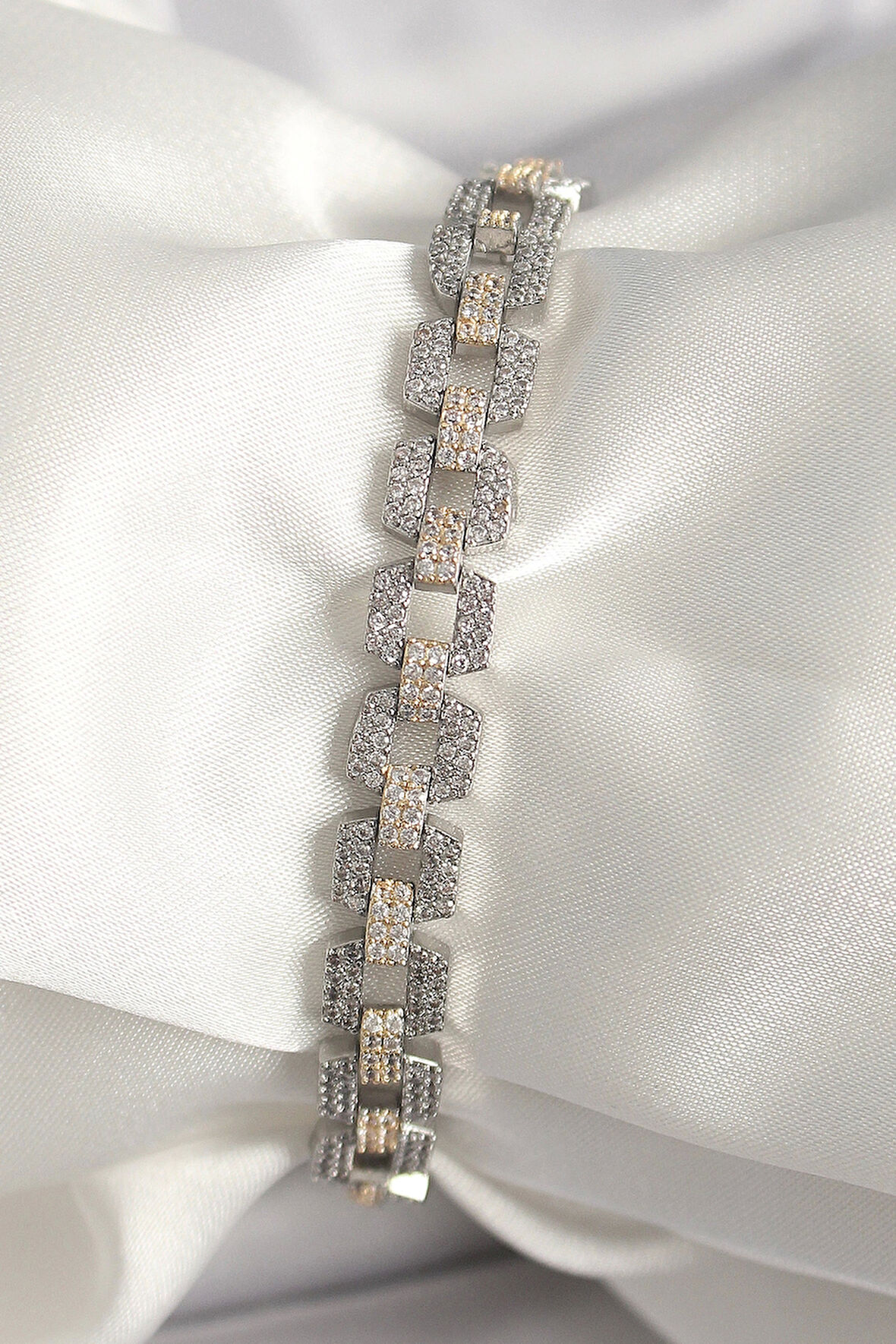 Pirinç Mix Renk Zirkon Taşlı Zincir Model VIP Seri Kadın Bileklik