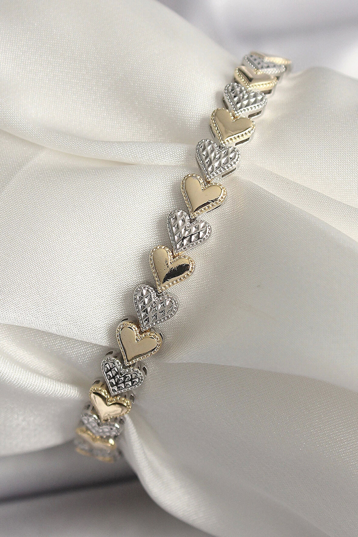 Pirinç Mix Renk Zirkon Taşlı Kalp Model VIP Seri Kadın Bileklik