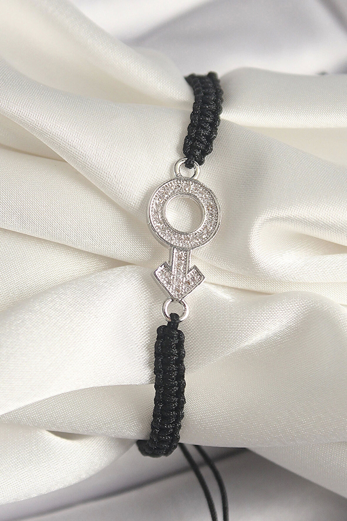 Pirinç Gümüş Renk Zirkon Taşlı Mars Figür Asansörlü Makrome Model Kadın Bileklik