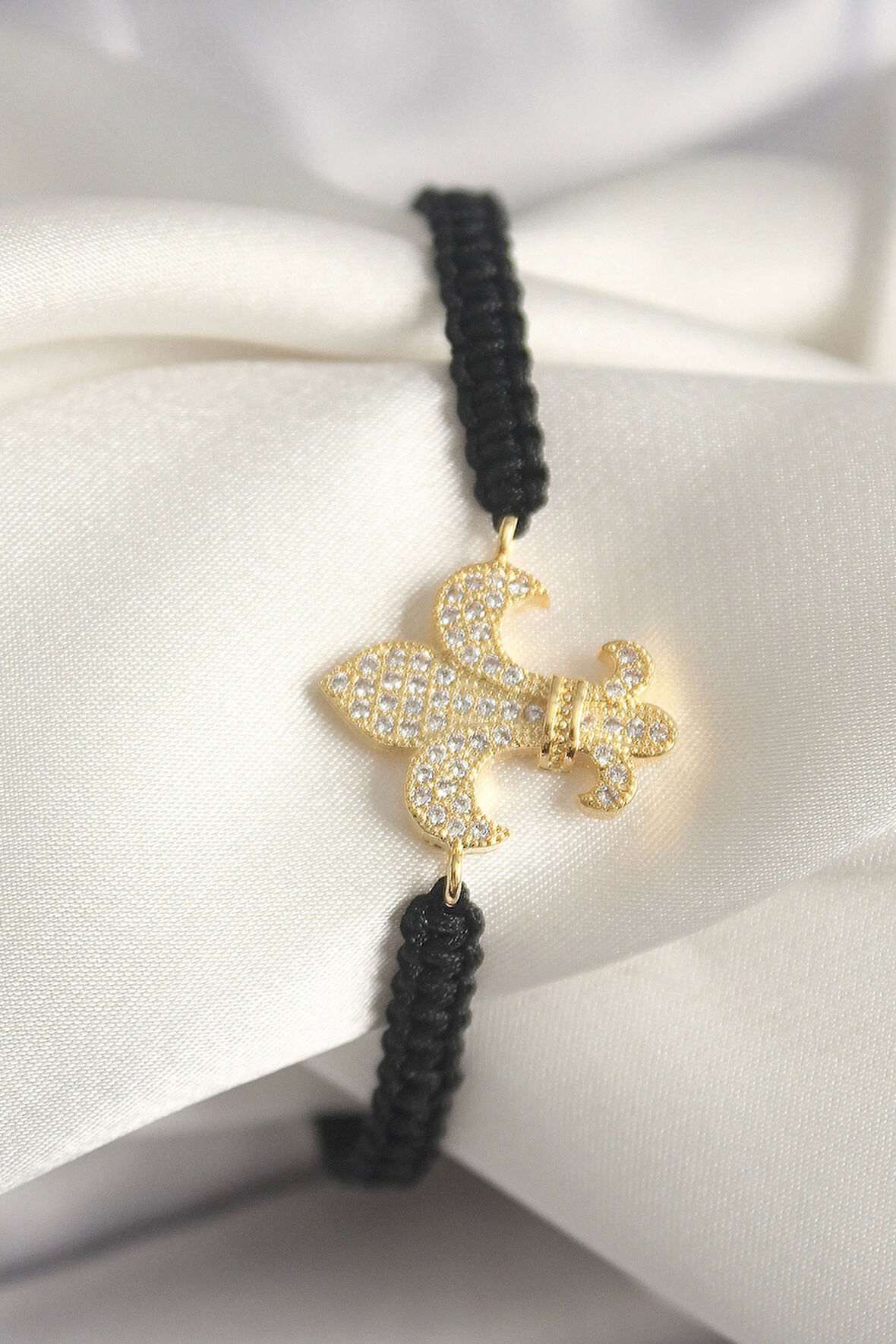 Pirinç Gold Renk Zirkon Taşlı Zambak Figür Asansörlü Makrome Model Kadın Bileklik