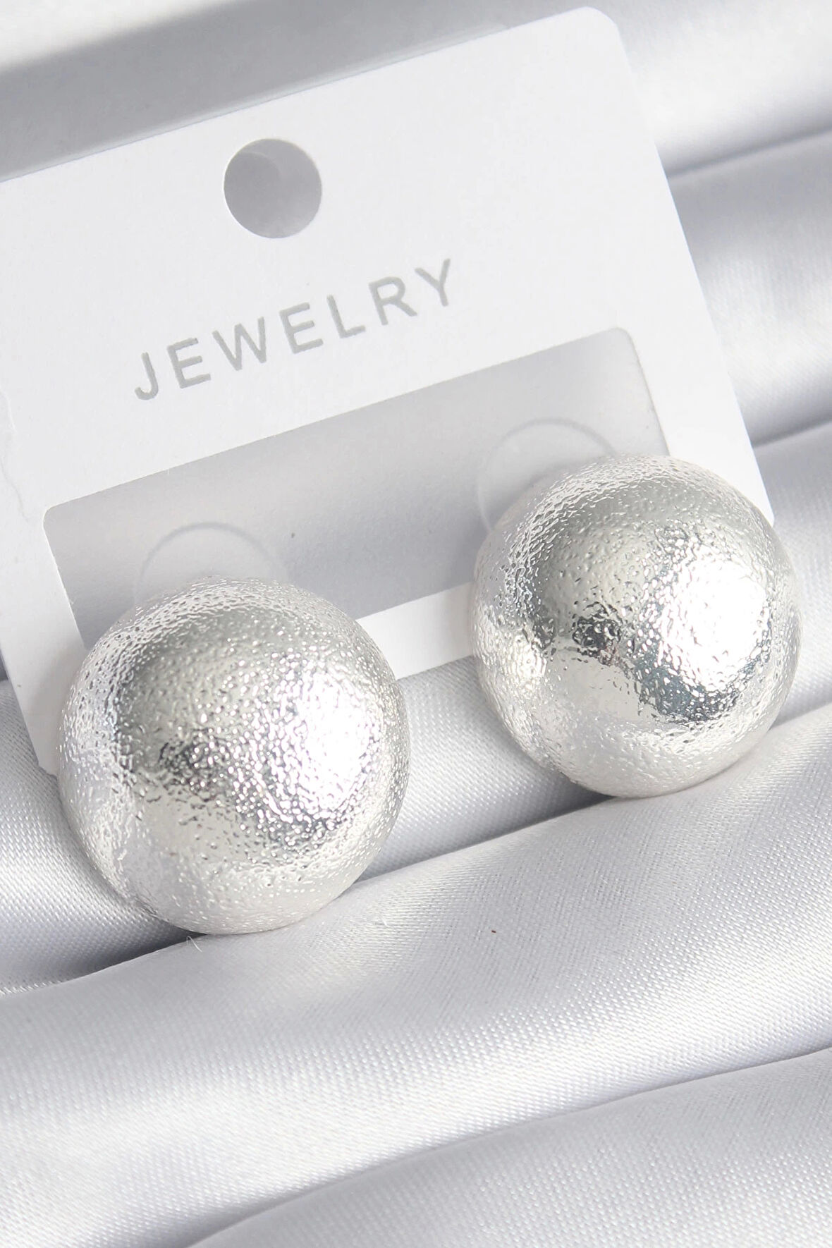 Pirinç Gümüş Renk İşleme Detay Top Model Kadın Küpe