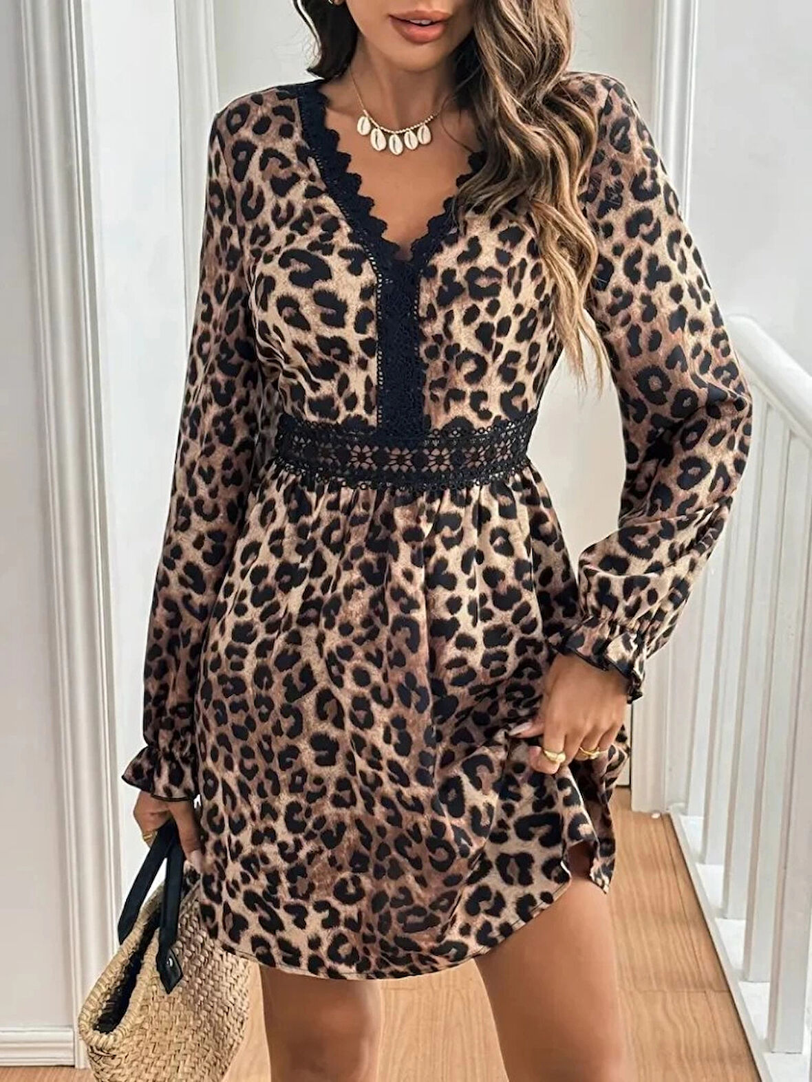 Kadın Uzun Kollu V Dantel Yakalı Leopar Desenli Modal Mini Elbise