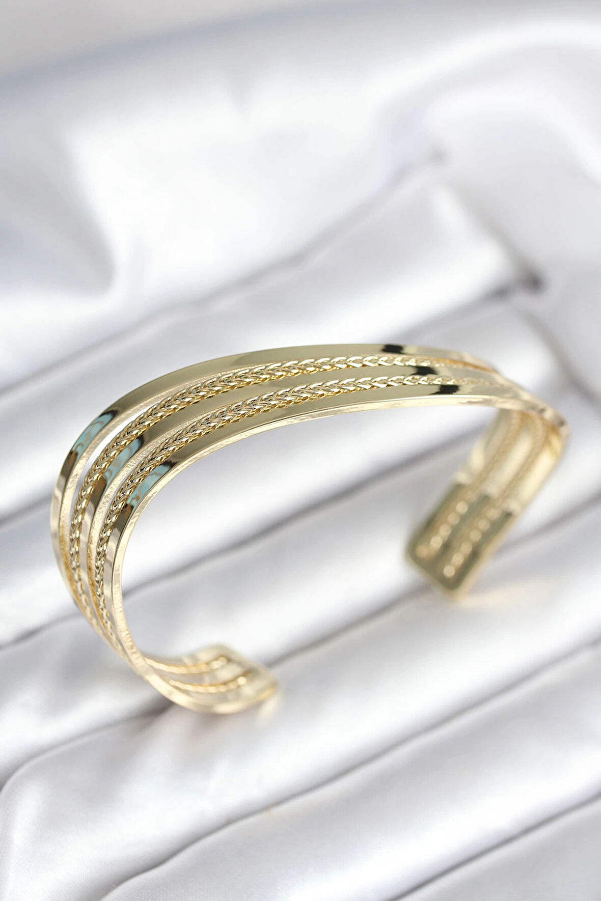 Eğik Şerit Model Gold Renk Pirinç Kadın Bileklik