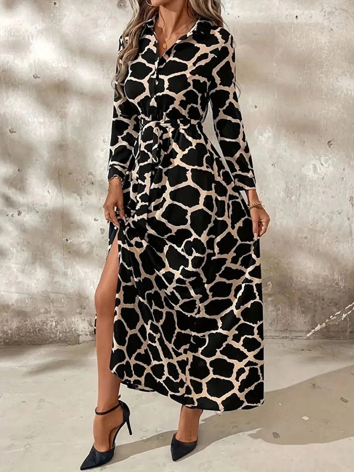 Kadın Uzun Kollu Yakalı önü Düğmeli Desenli Belden Kuşaklı Uzun Süprem Elbise