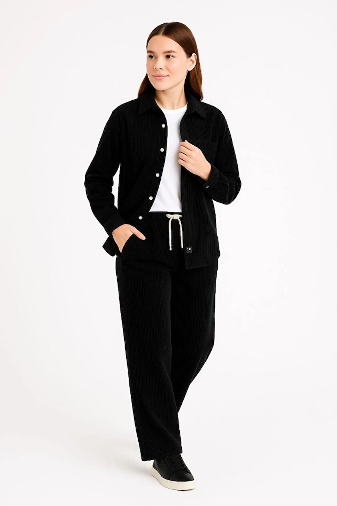 Kadife Oversize Takım – Gömlek Ve Pantolon İkili Set Füme Corduroy Şıklığı, Rahat Ve Zarif Duruş Yumuşak Dokulu Kadife Kumaş, Düğmeli Gömlek Üst Ve Lastikli Pantolon Alt Parça Ile Gün Boyu Konfor- Siyah
