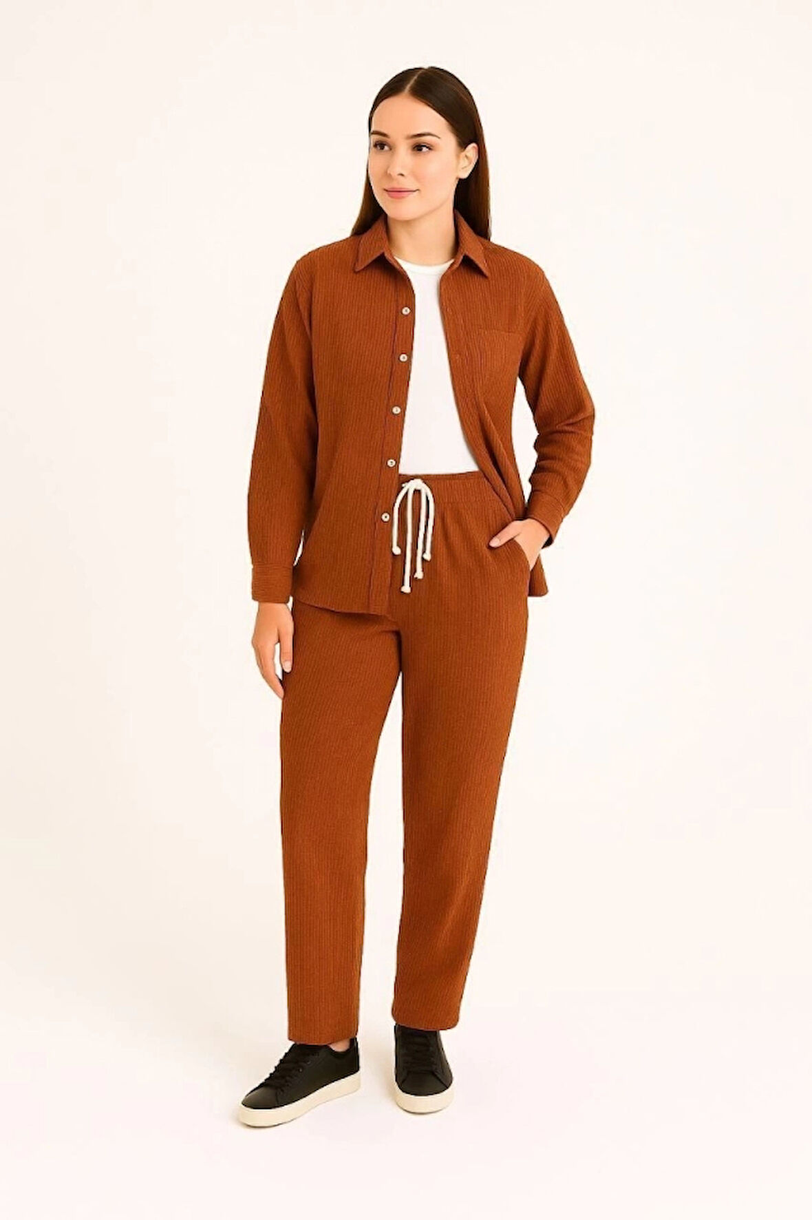 Kadife Oversize Takım – Gömlek Ve Pantolon İkili Set Füme Corduroy Şıklığı, Rahat Ve Zarif Duruş Yumuşak Dokulu Kadife Kumaş, Düğmeli Gömlek Üst Ve Lastikli Pantolon Alt Parça Ile Gün Boyu Konfor- Kiremit