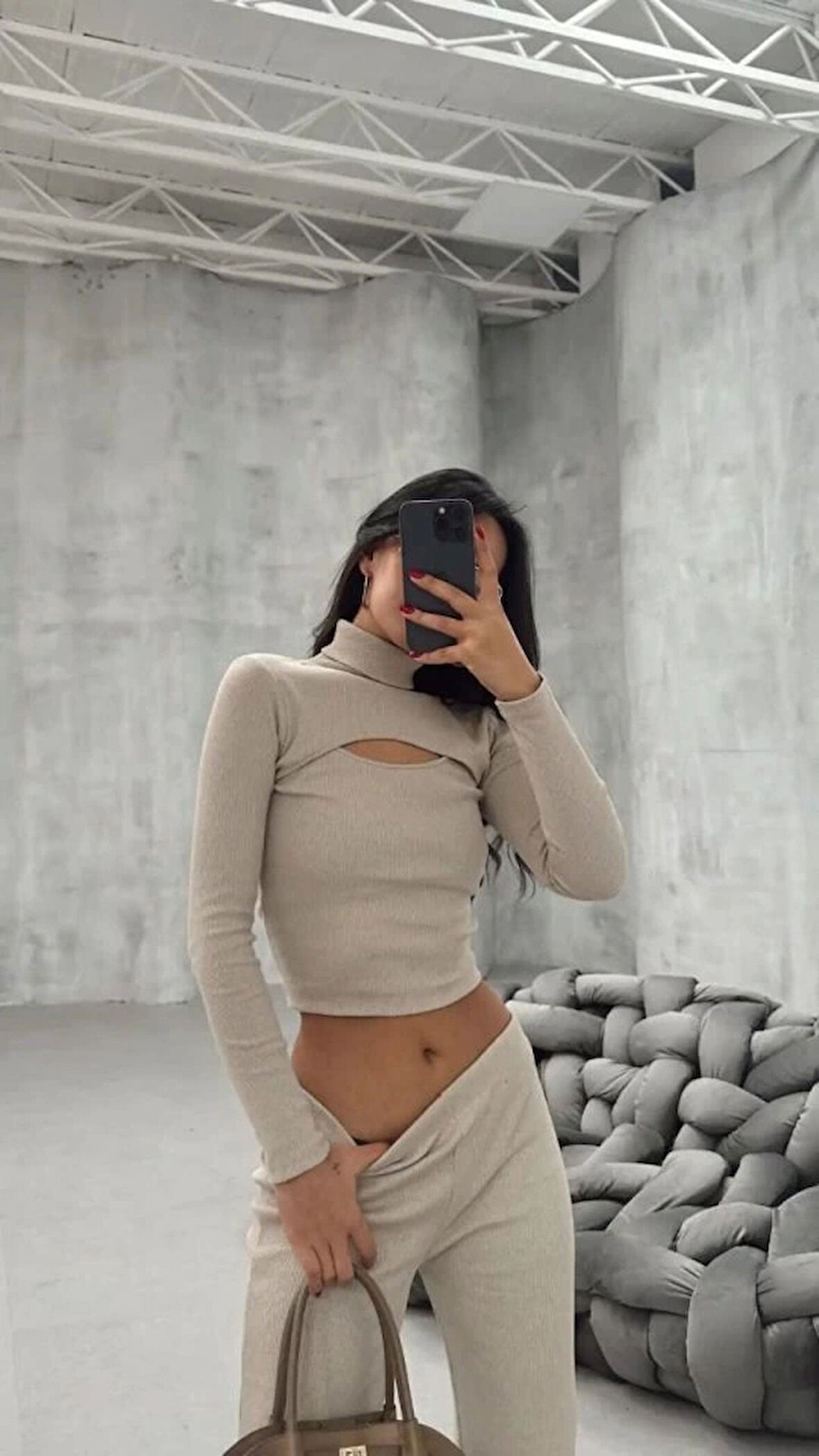 Kadın Uzun Kollu Pencere Detay Göğüs Dekolteli Bluz Ve Bol Paça Pantolon Ikili Takim