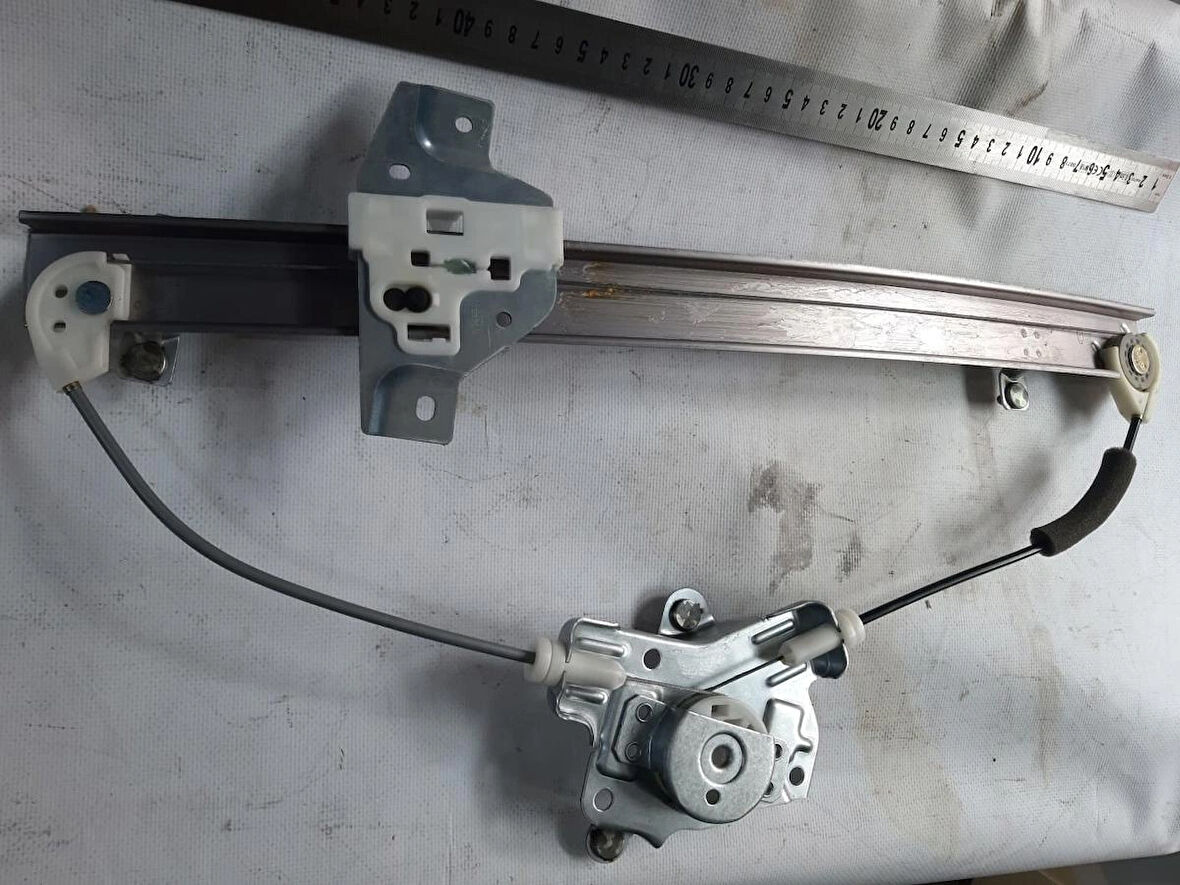 Hyundai Getz Ön kapı Cam Krikosu Sağ elektrikli ve motor hariç 82404-1C010 yolcu tarafı Orjinal Marka Orjinal Parça