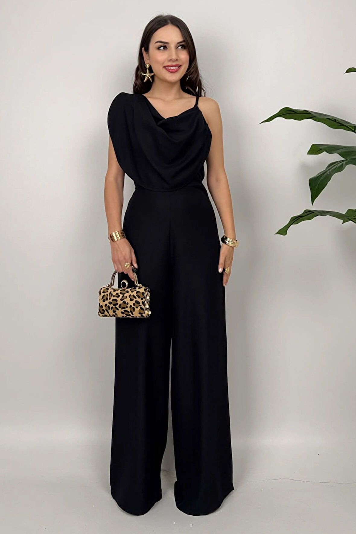 Élan Kadın Siyah Drapeli Detaylı Tulum – Dokulu Kumaş Şıklığı