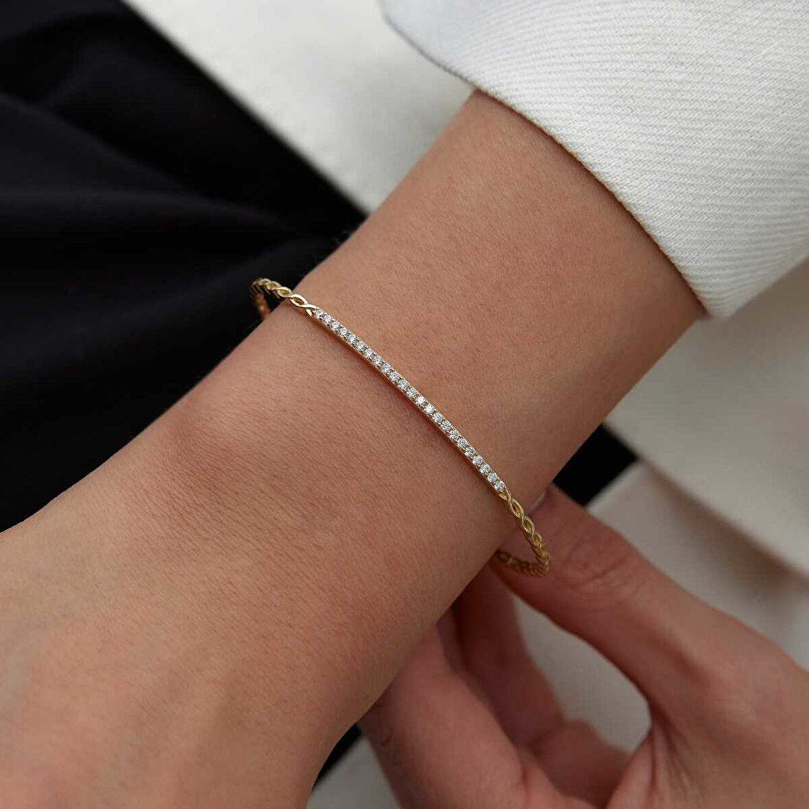 Sıra Taşlı Burgu Kelepçe