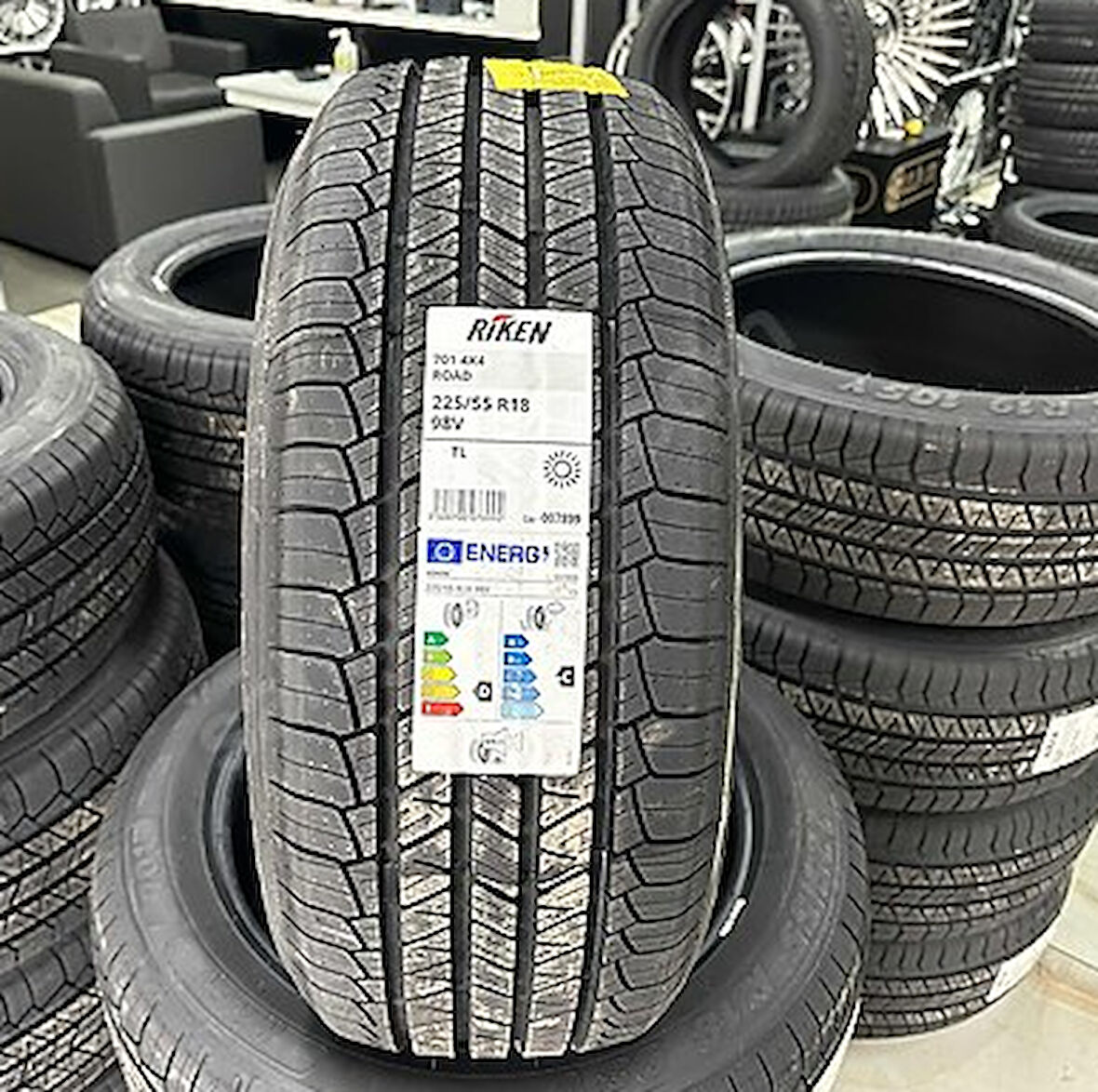 225/55R18 98V 701 RIKEN