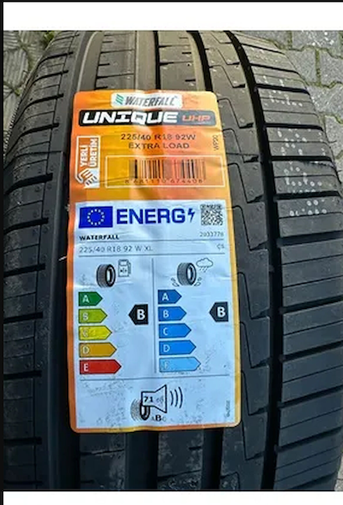 225/40R18 92W XL Unique UHP WATERFALL
