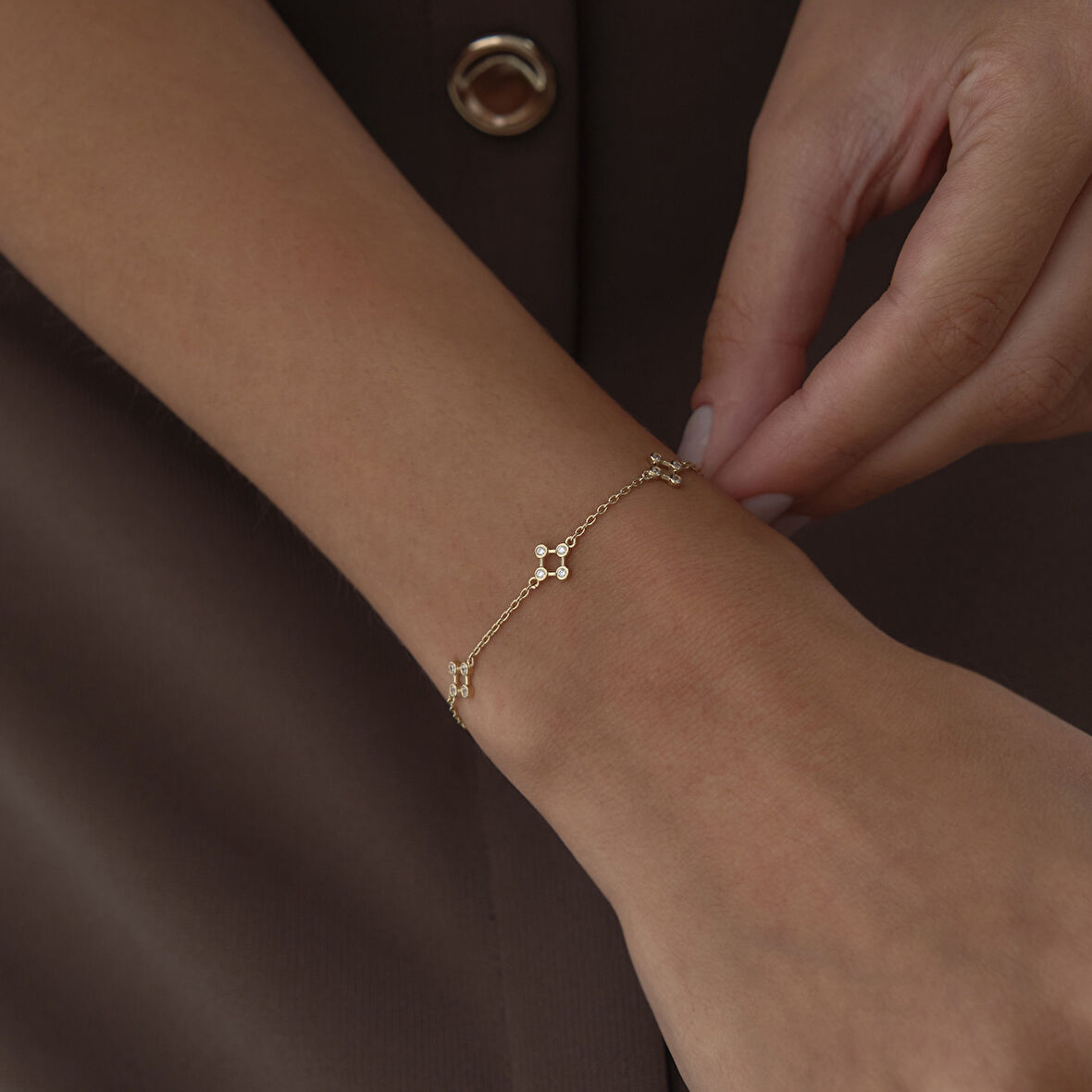 Line Taşlı Kare Bileklik