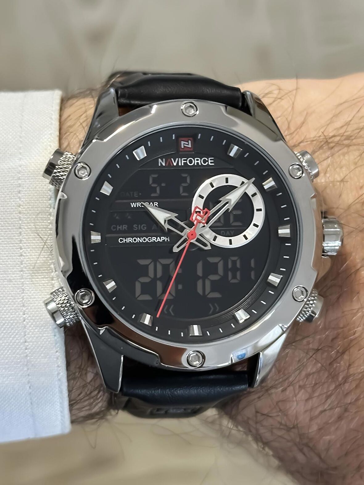 NAVİFORCE DİJİTAL ANALOG ALARMLI ,KRONOMETRE VE AYDINLATMALI SPOR ŞIK ERKEK KOL SAATİ
