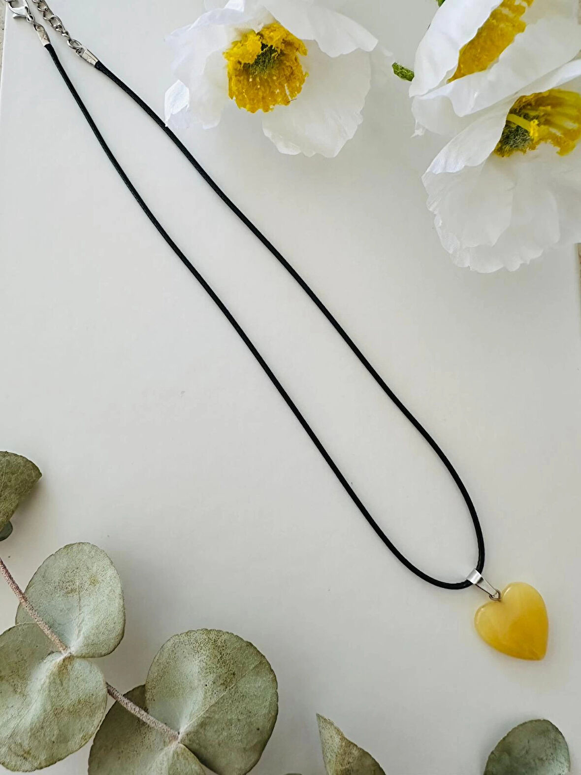 Sarı Kalp Kolye – Siyah İpli El Yapımı Tasarım