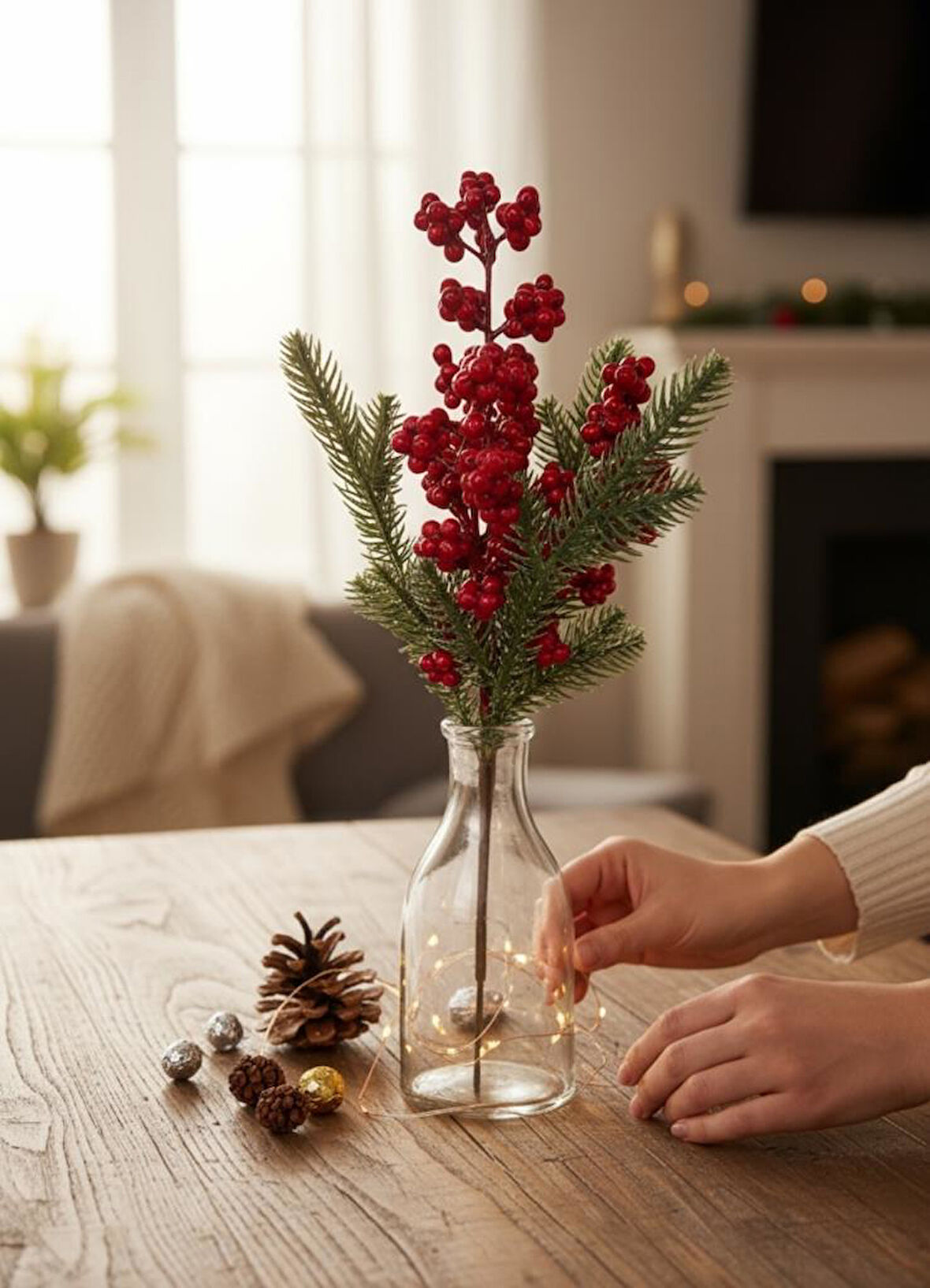 Yapay Çiçek Kokina ve Çam Dalı Karlı Renk 38cm Yılbaşı Çiçeği Red Berry