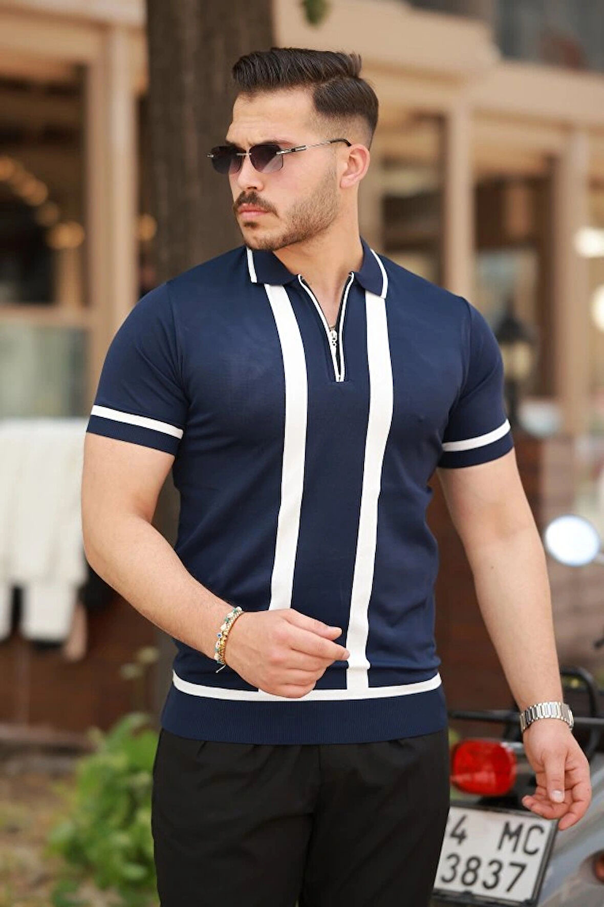 Erkek Fermuar Yakalı şerit Detaylı Kısa Kollu Tişört