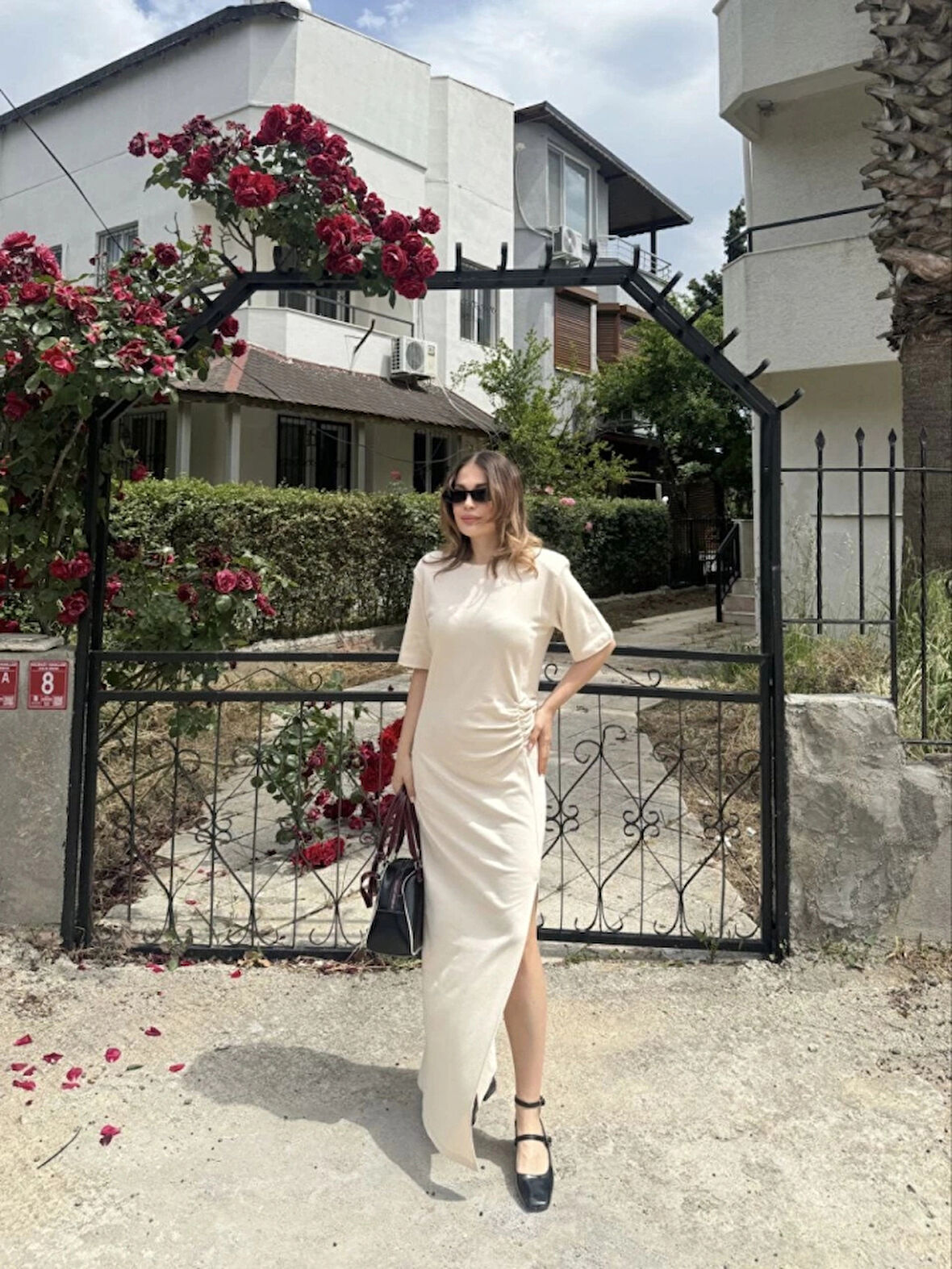 Kısa Kollu Uzun Yandan Yırtmaçlı Elbise  Beyaz