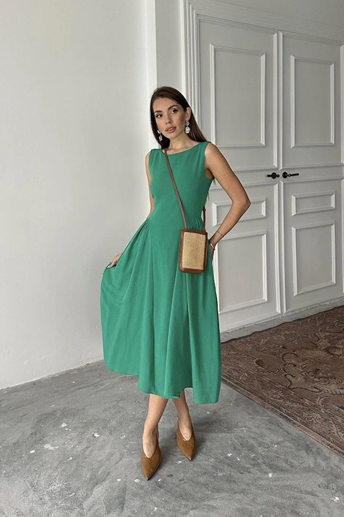 Yeşil Yanları Büzgülü Midi Boy Keten Elbise