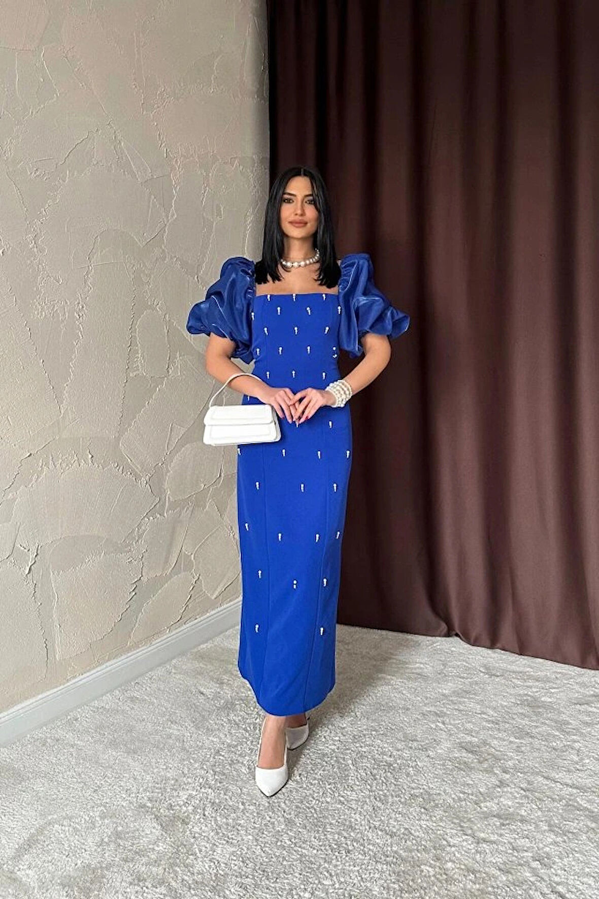 aks İşlemeli Kolu Garnili Elbise