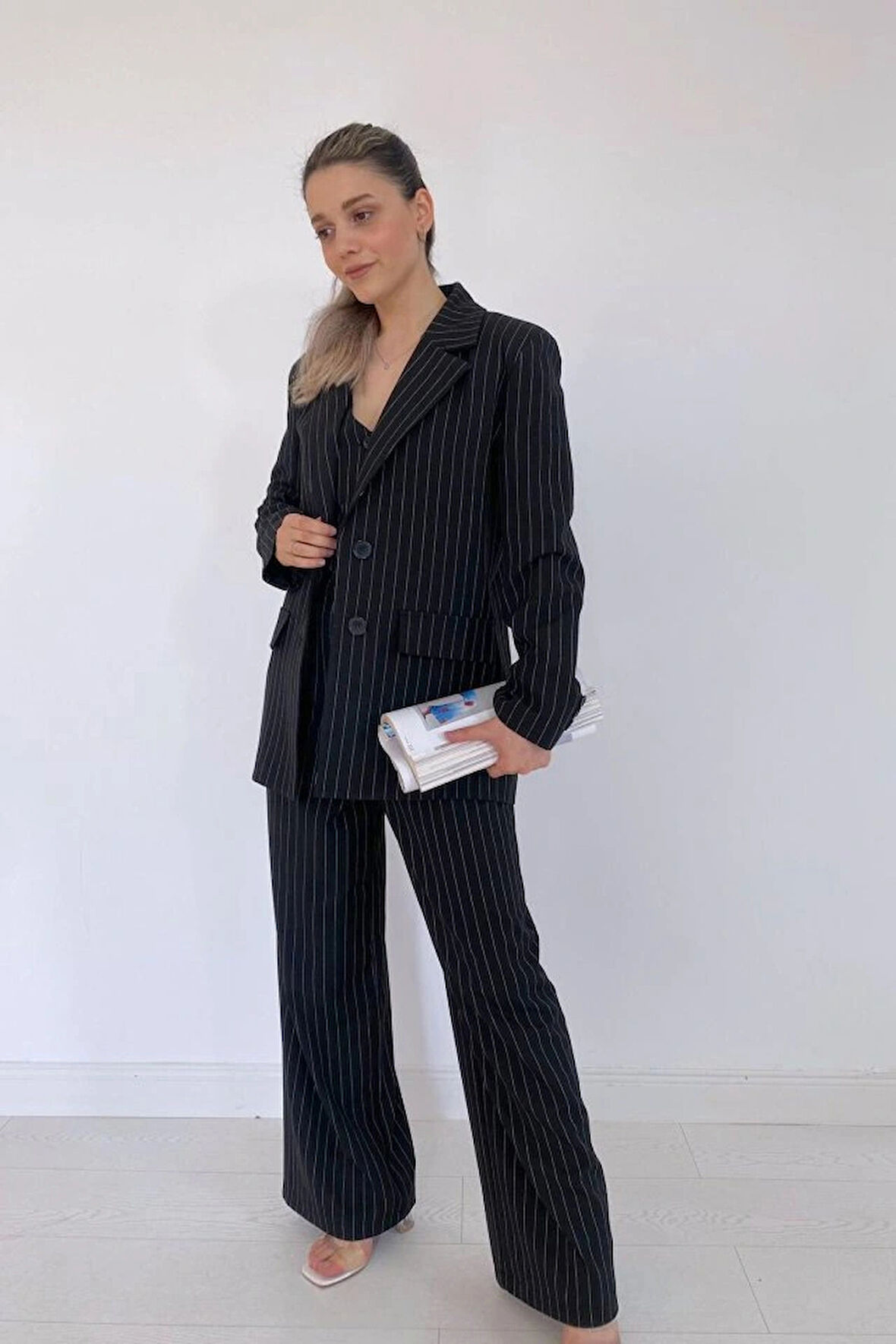 Siyah Çizgili Ceket  Yelek Ve Pantolon Takım