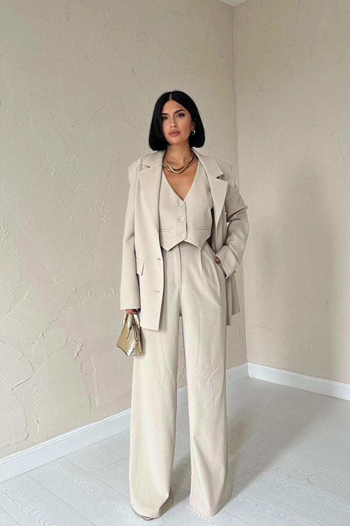 Bej Klas Ceket Ve Yelek Ve Pantolon Takım