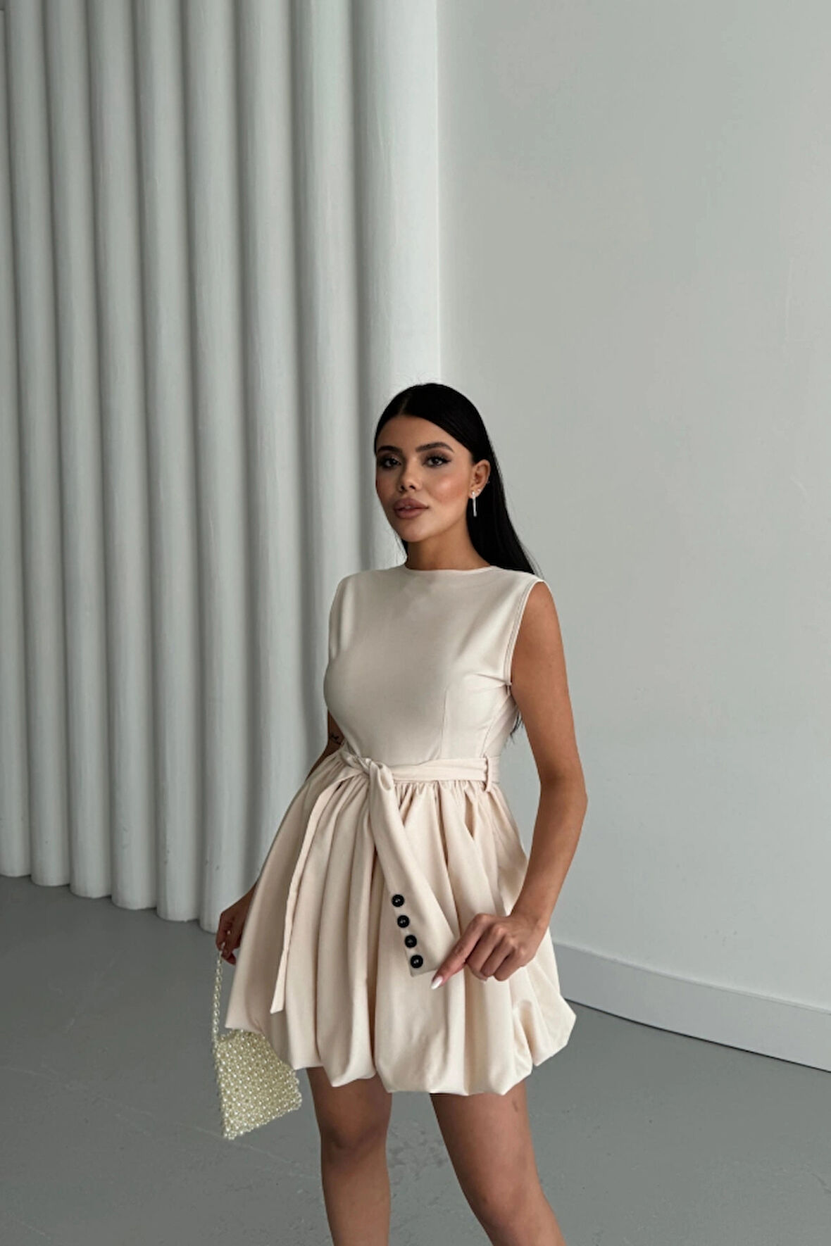 BALON ETEKLİ TASARI KISA ELBİSE  Bej