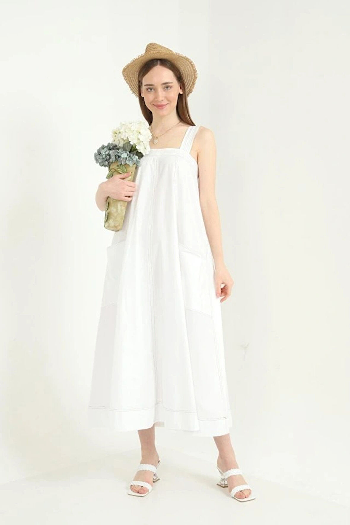 Beyaz Askılı Cepli Elbise