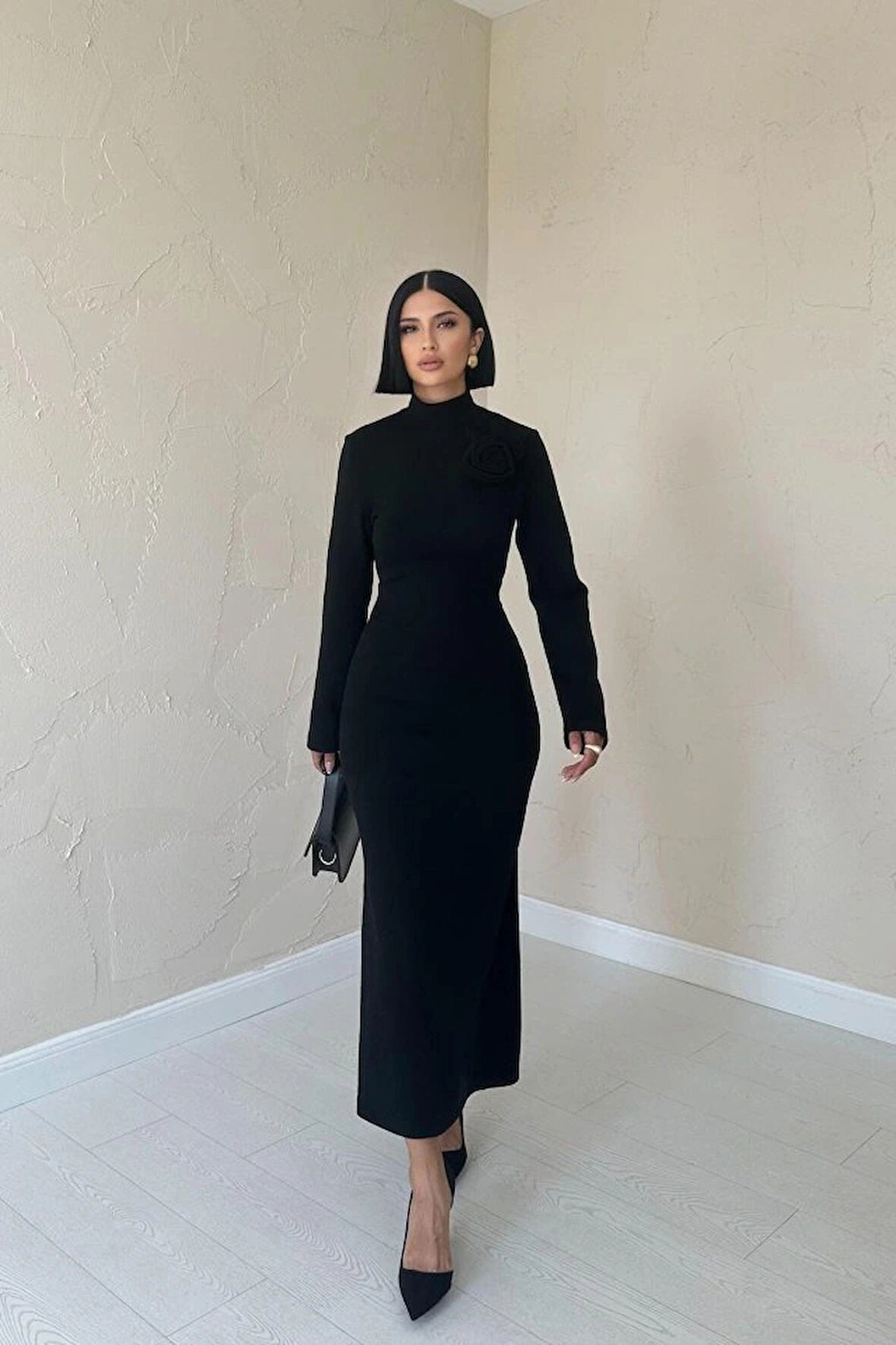 iyah Omzu Güllü Düz Elbise