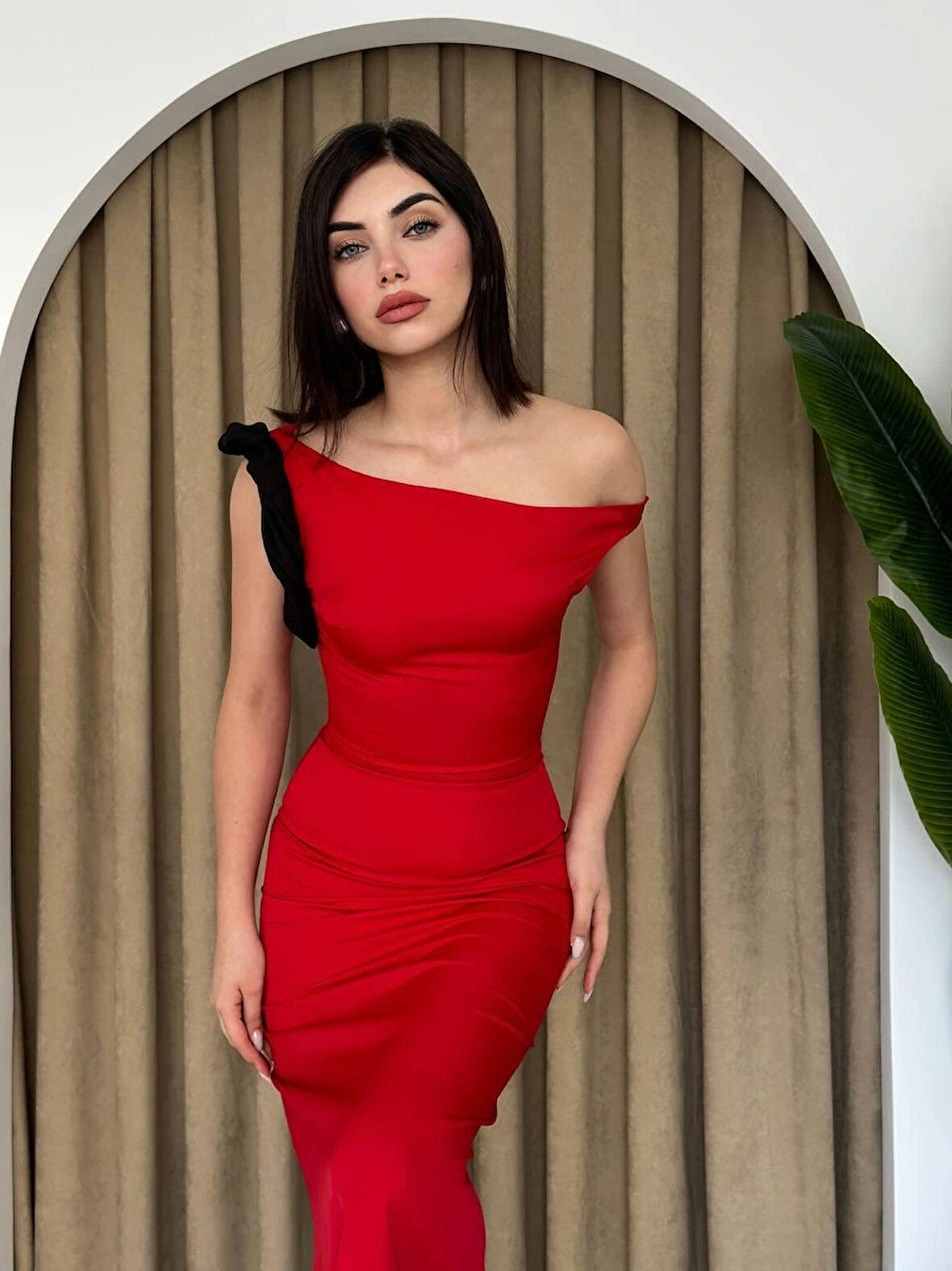 Jovani Omuz Detaylı Elbise