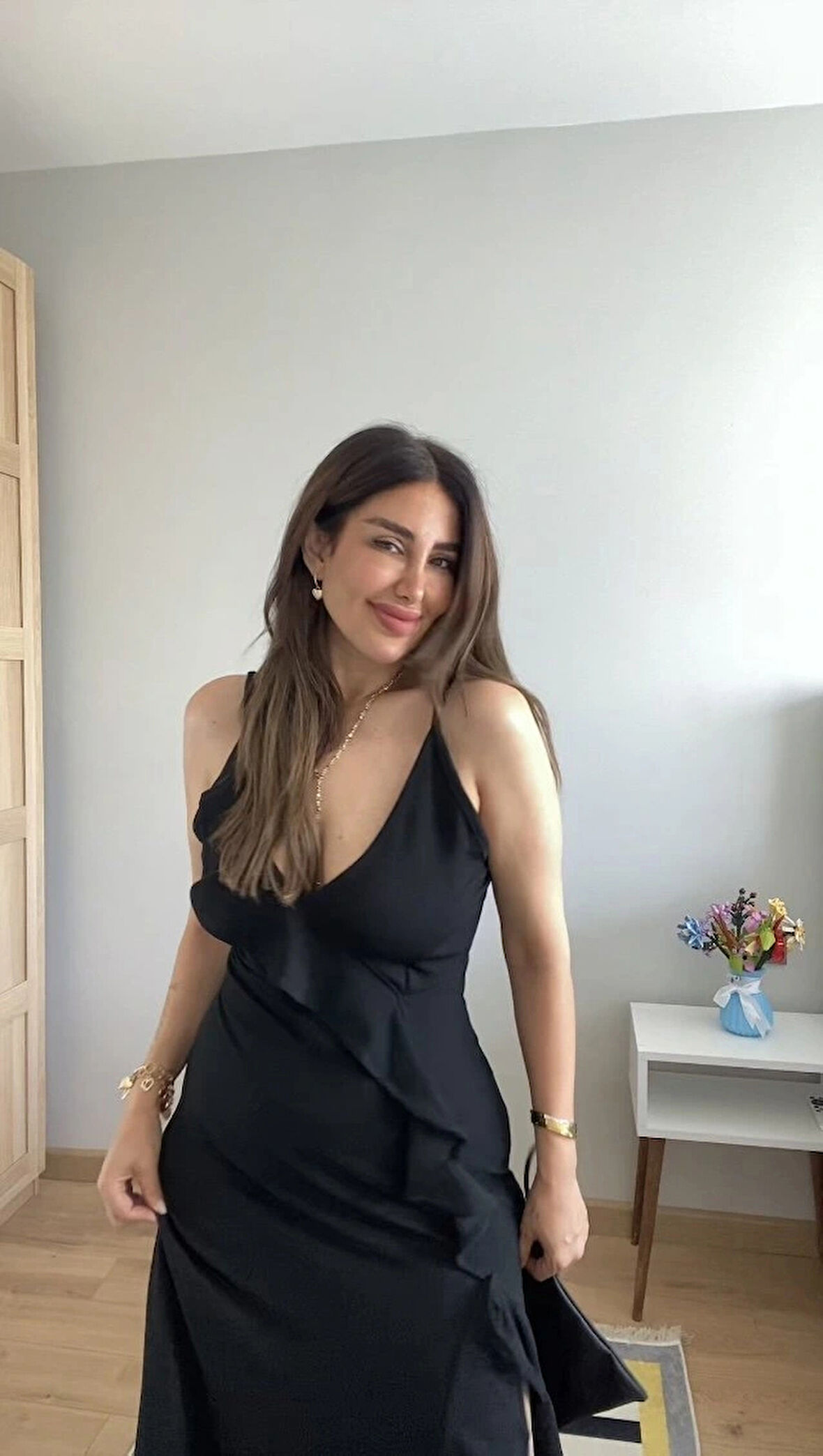 Kadın Ip Askılı Dekolteli Yırtmaç Detay Krep Elbise