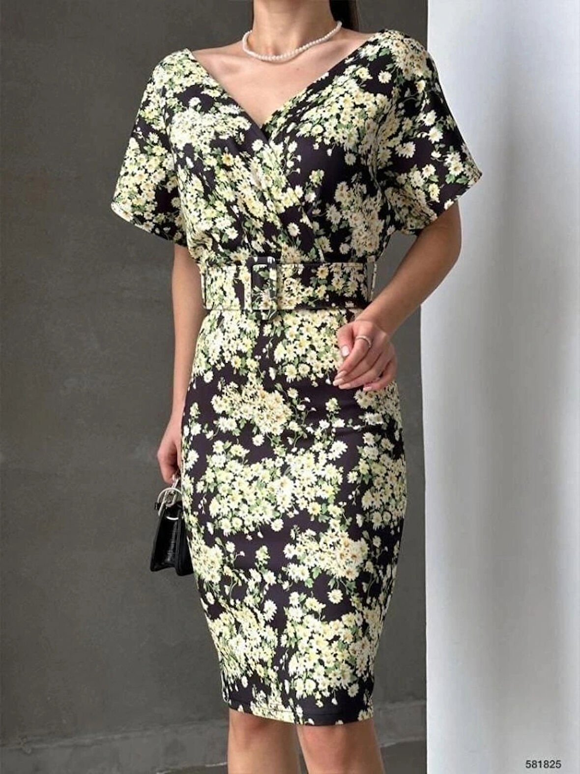 Kadın Dalgıç Kumaş V Yaka çiçek Desenli Kuşaklı Kalem Elbise