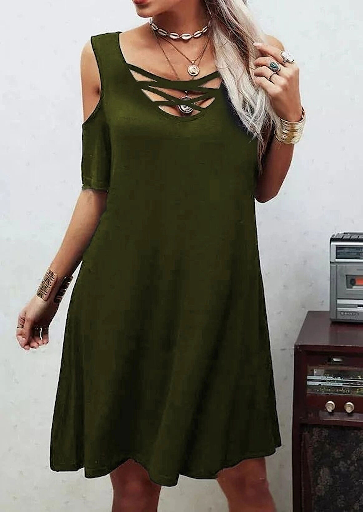 Dekolteli Bağcık Detay Viskon Kumaş Elbise