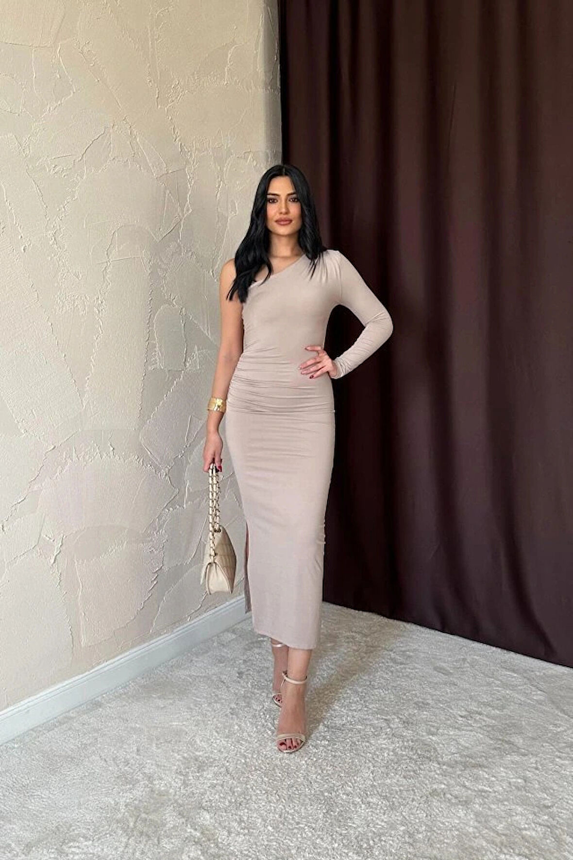 Bej Büzgü Detaylı Tek Omuz Elbise
