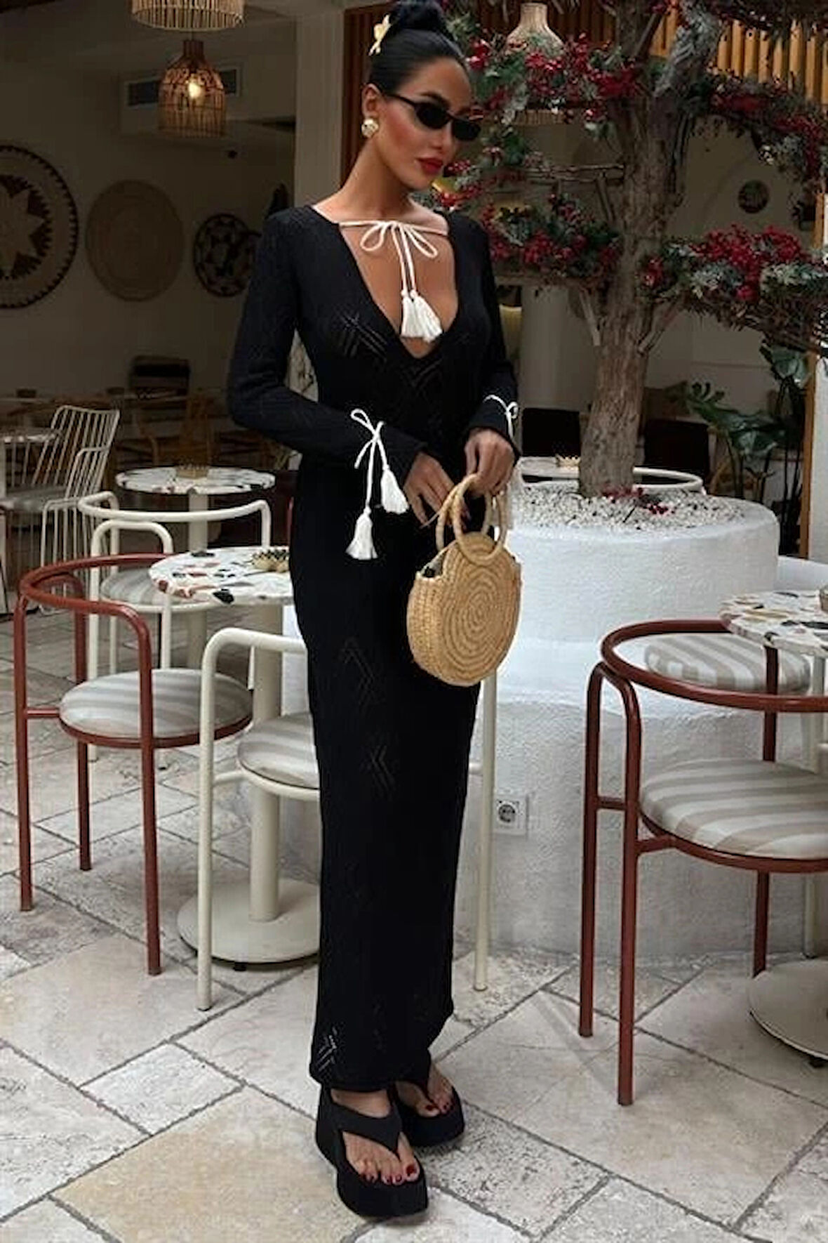 Püskül Bağcık Detaylı V Yaka Ajurlu Elbise 2850