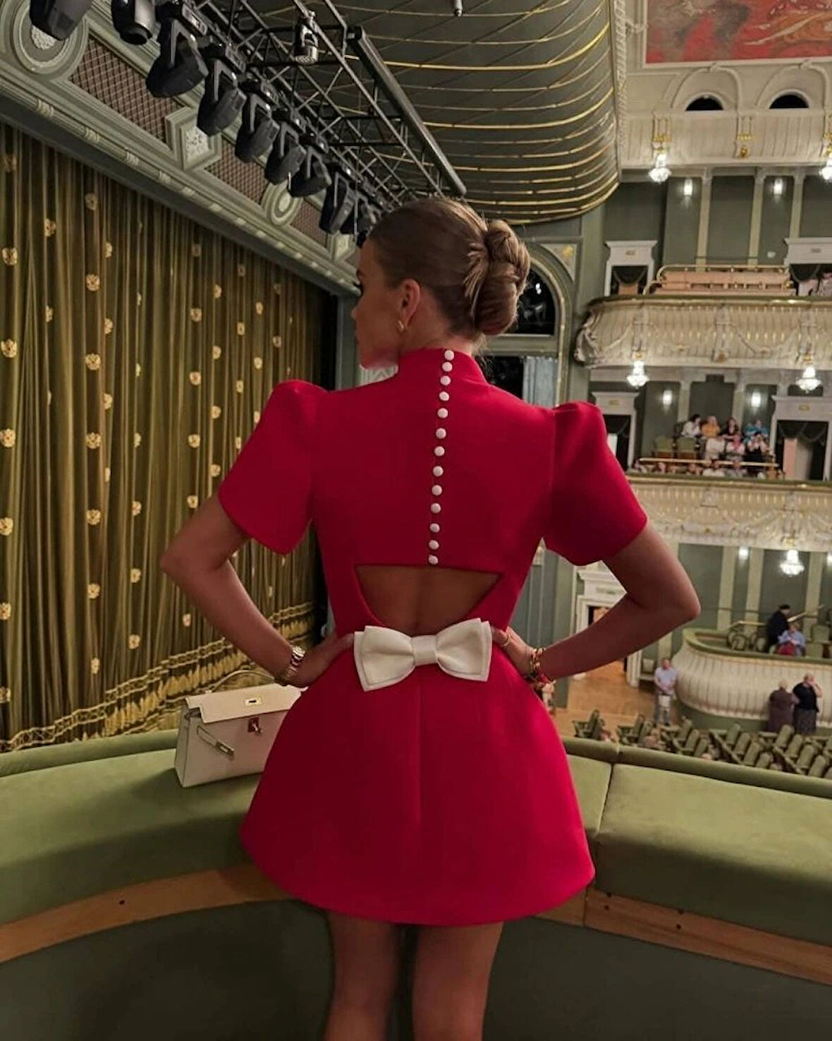 Kadın Atlas Kumaş Iç Astarlı Gizli Fermuarlı Inci Düğme Detaylı ini Elbise