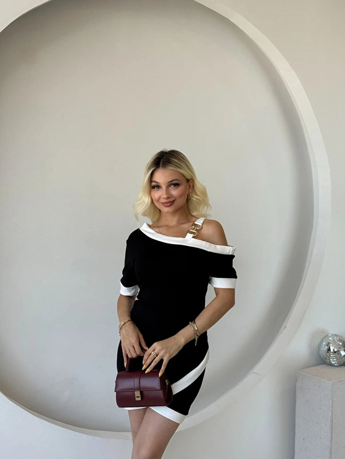 Kadın Kısa Kollu Asimetrik Kesim Yaka şerit Ve Aksesuar Detaylı odal Elbise