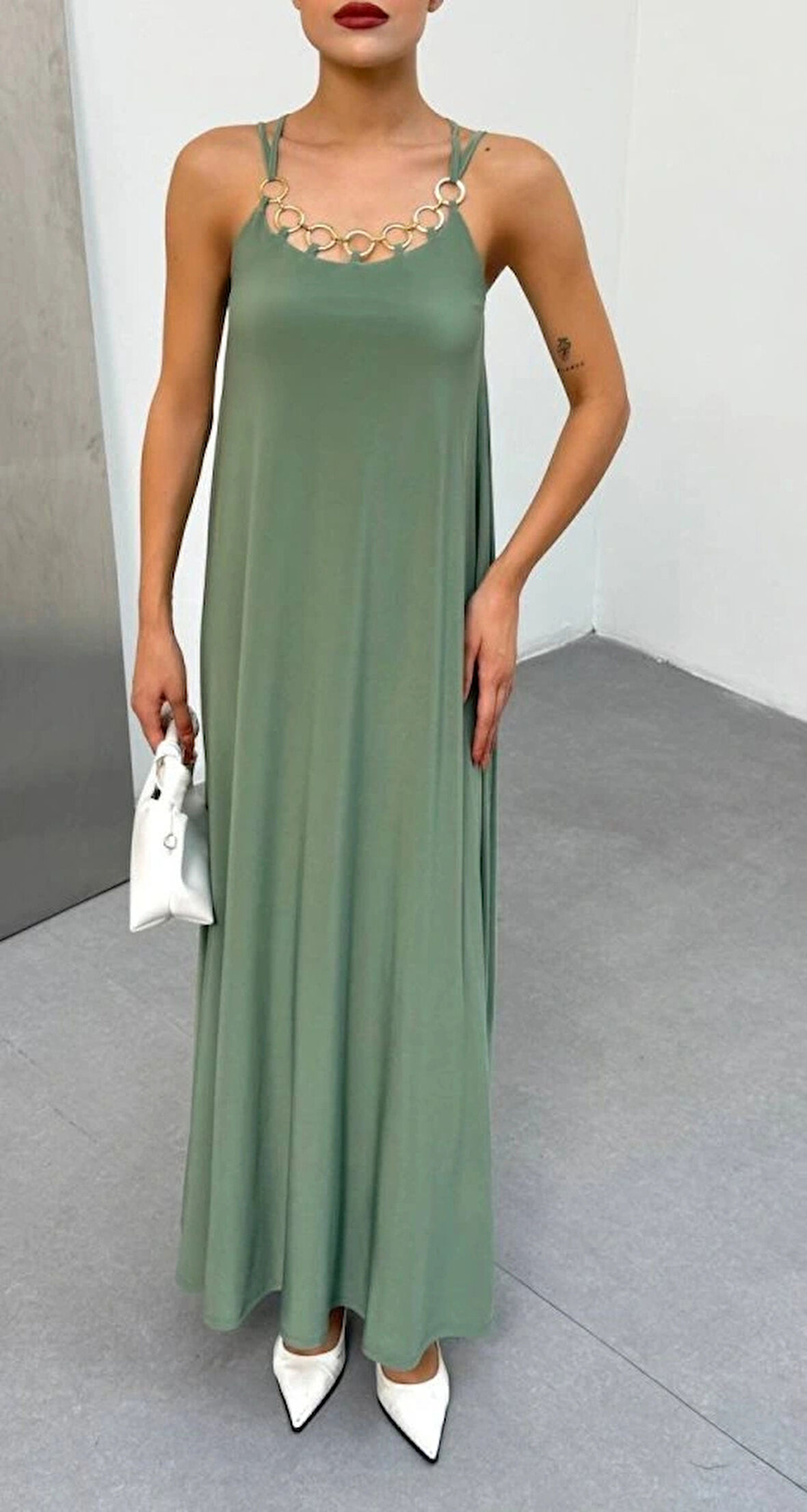 Kadın Omuz Askılı Kuş Gözü Zincir Detay andy Kumaş Maxi Boy Elbise