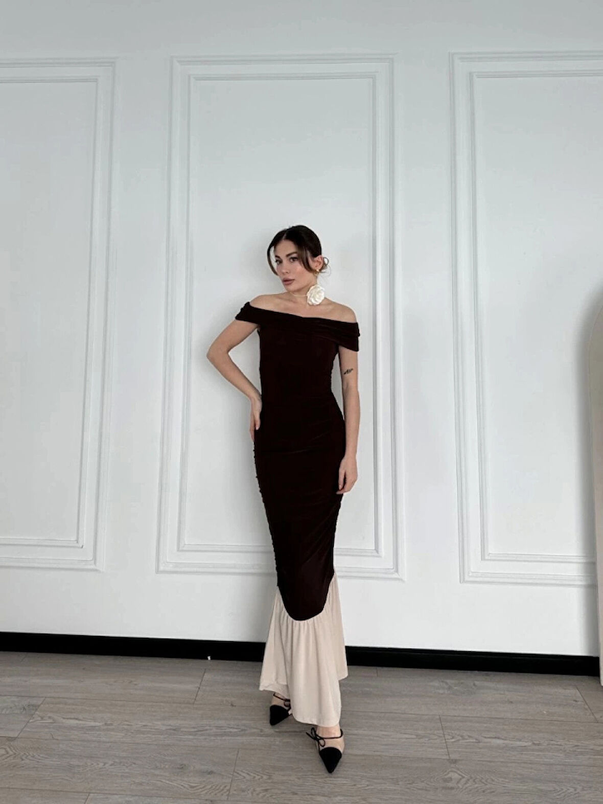 triptiz Omuzlu Uzun Elbise Kahve