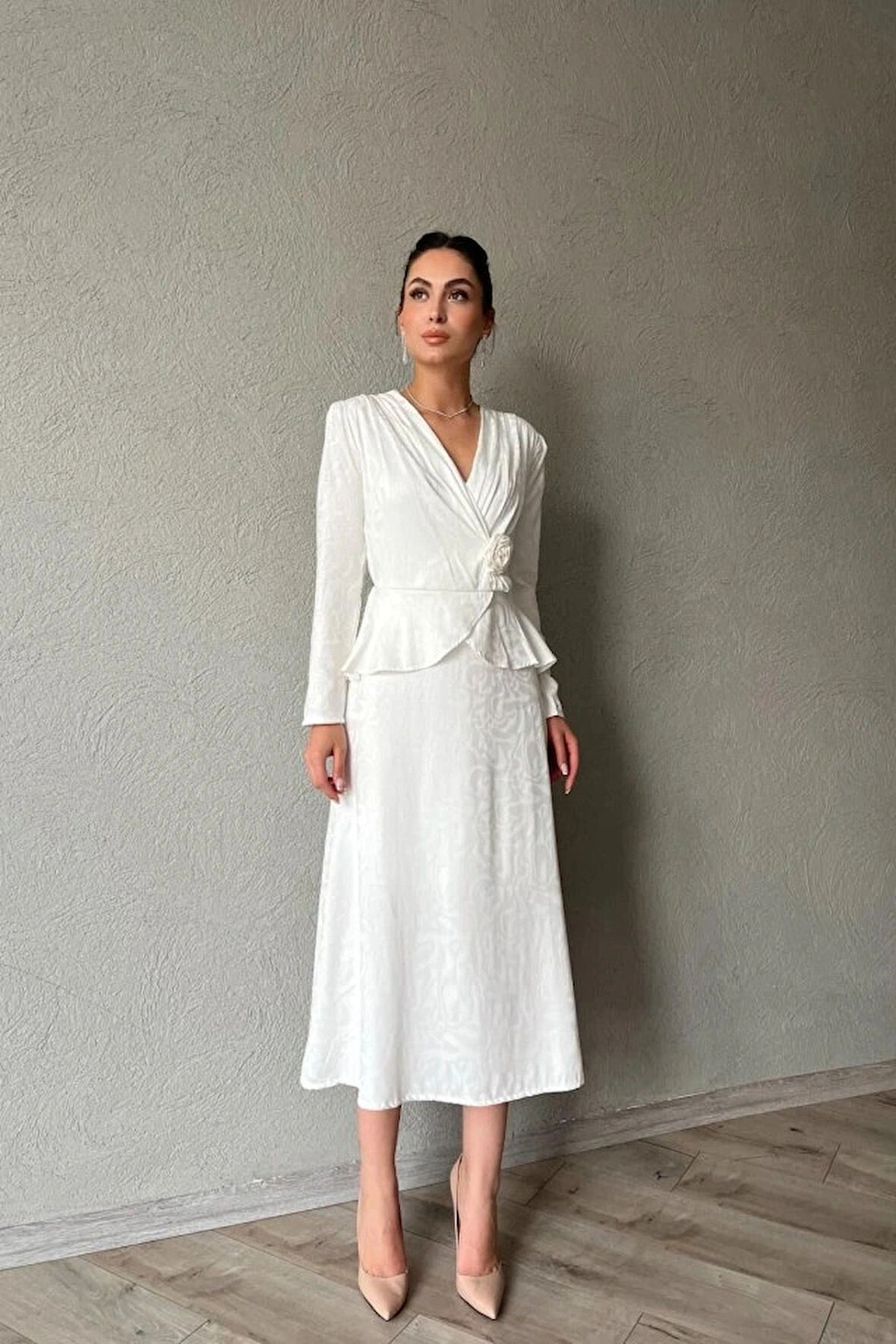 Ekru Pile Detaylı Kruvaze Elbise